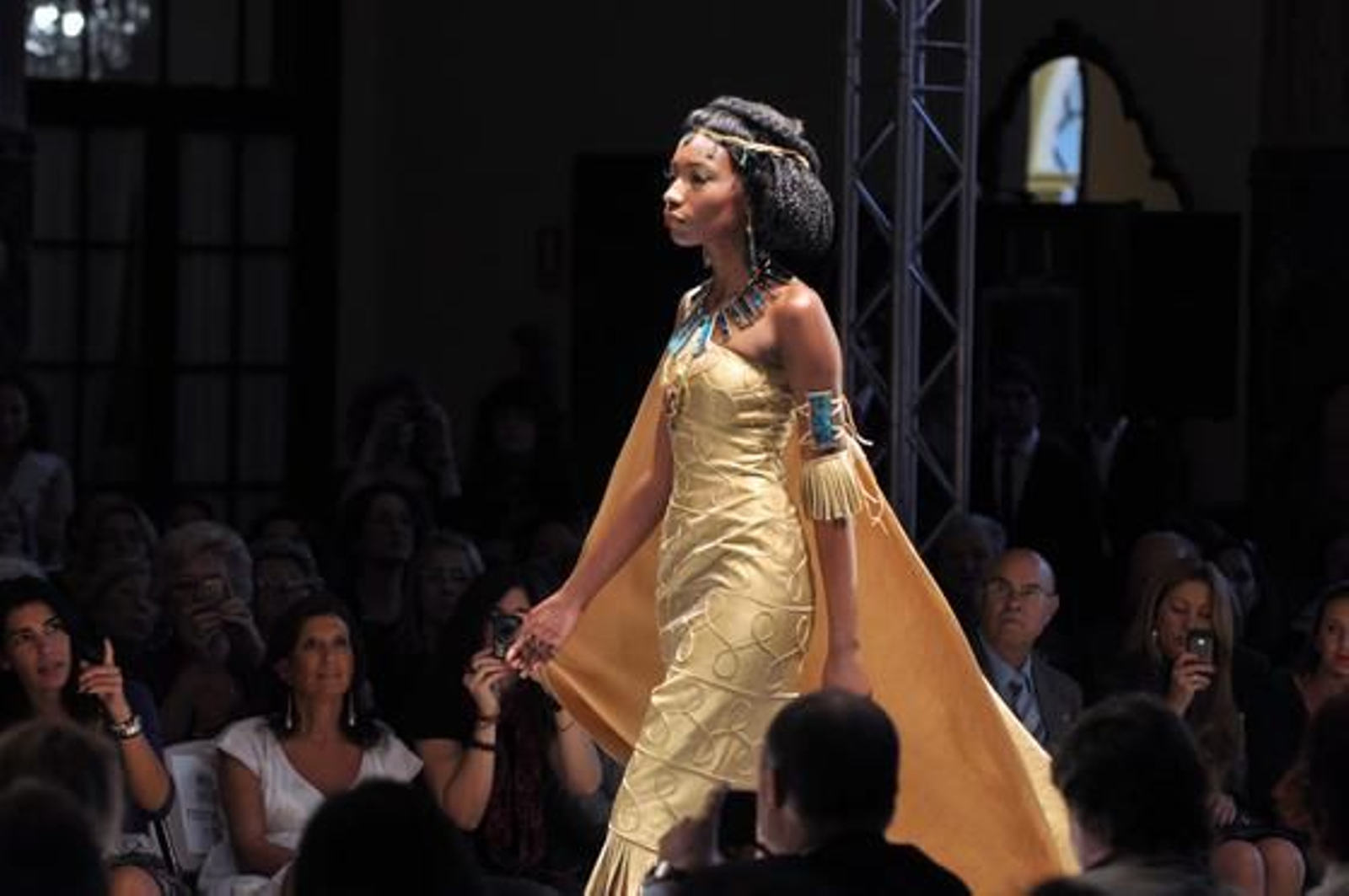 Desfile inaugural de la semana de la moda de Sevilla. 

Foto: Manuel Gómez