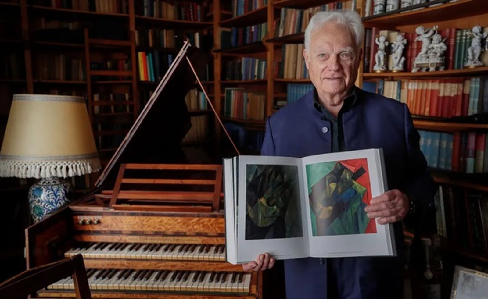 Rodrigo de Zayas muestra la obra 'Marius de Zayas. El silencio de vivir'