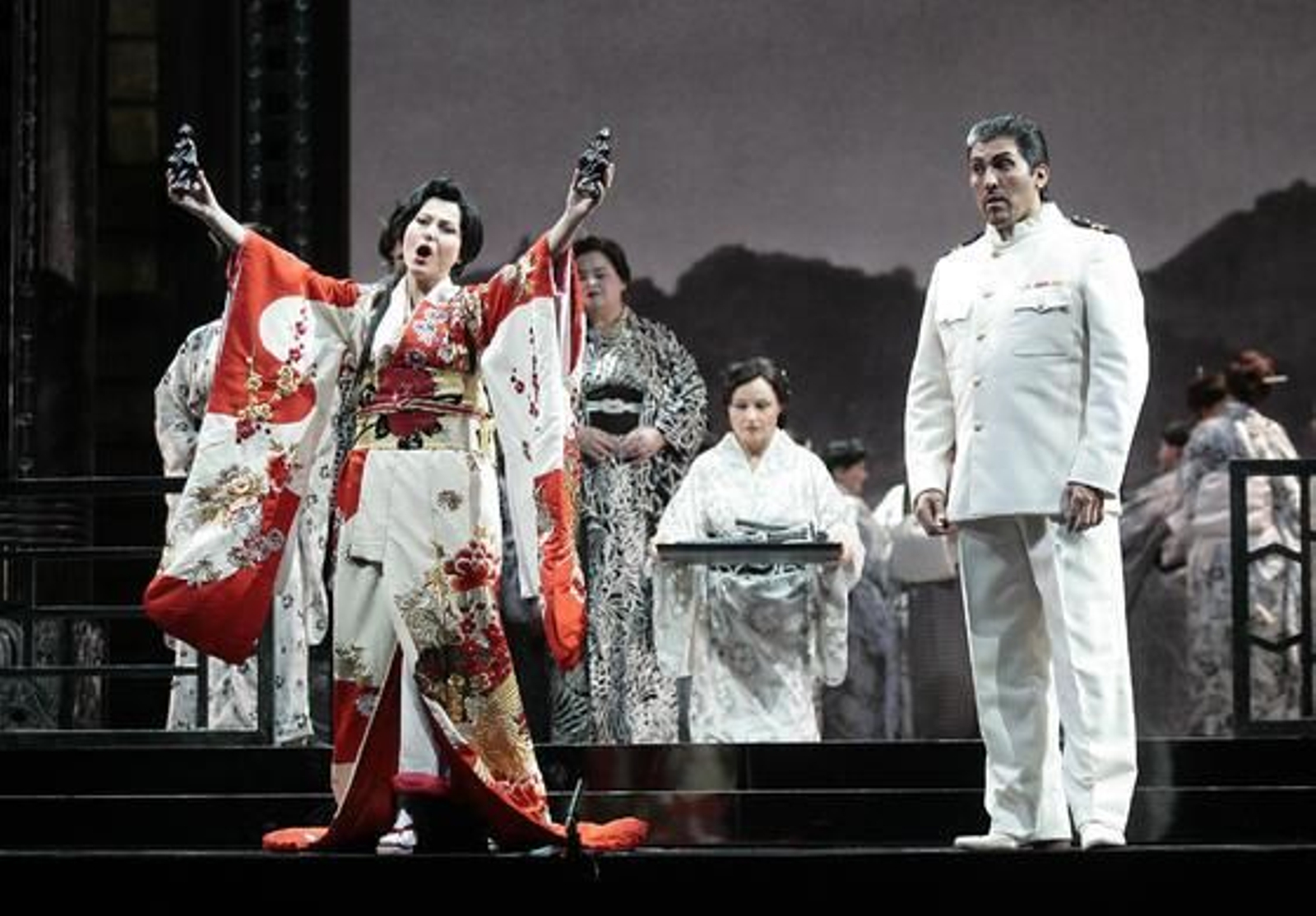 Ensayo general de 'Madama Butterfly' en el Teatro de la Maestranza. / Juan Carlos Muñoz