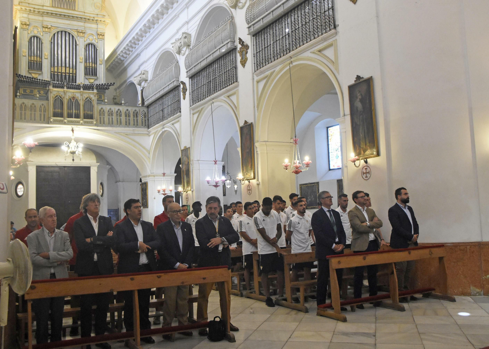 La ofrenda floral del Córdoba CF a San Rafael, en imágenes