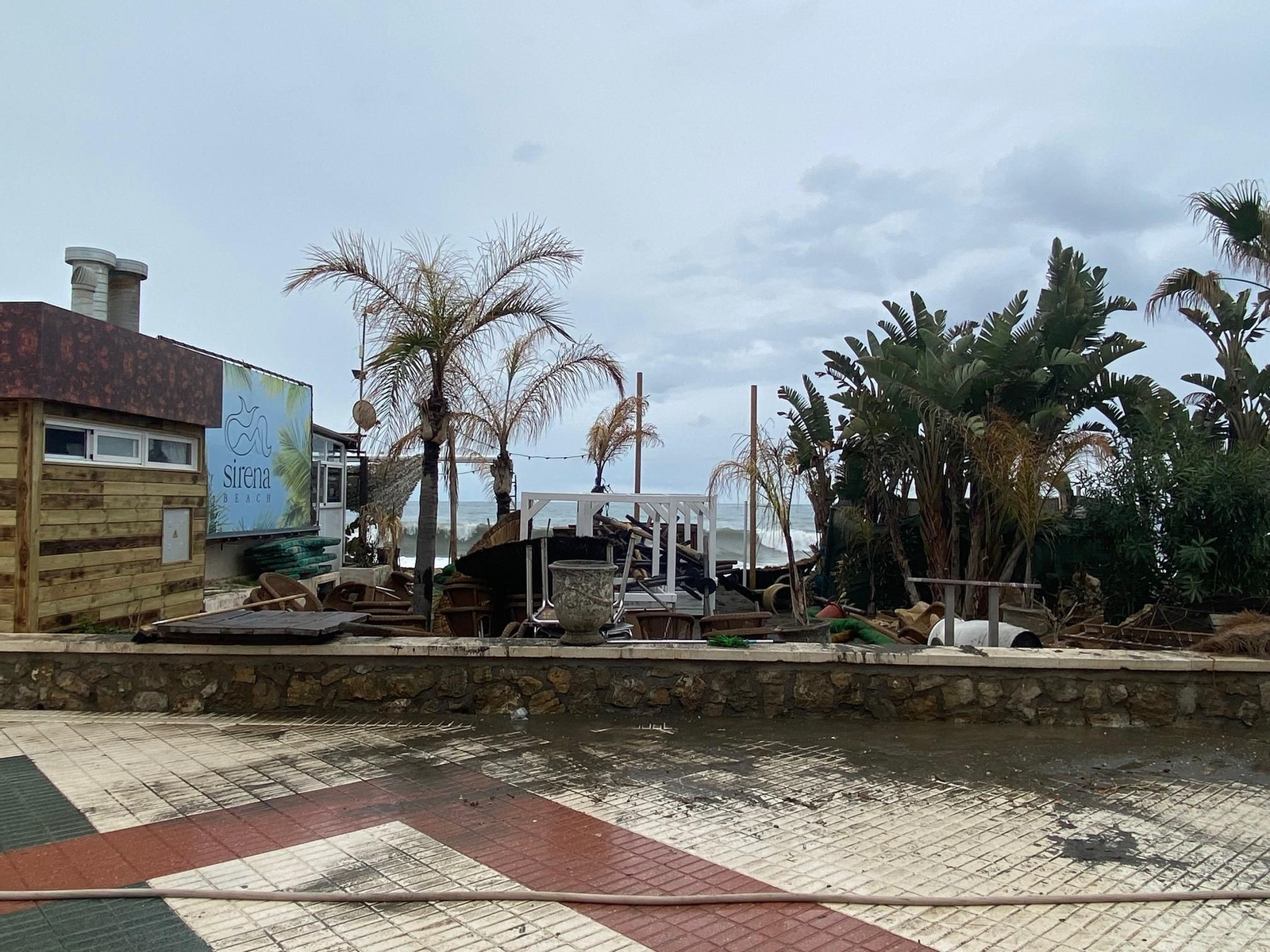Los destrozos del temporal en las playas de la Axarquía, en fotos