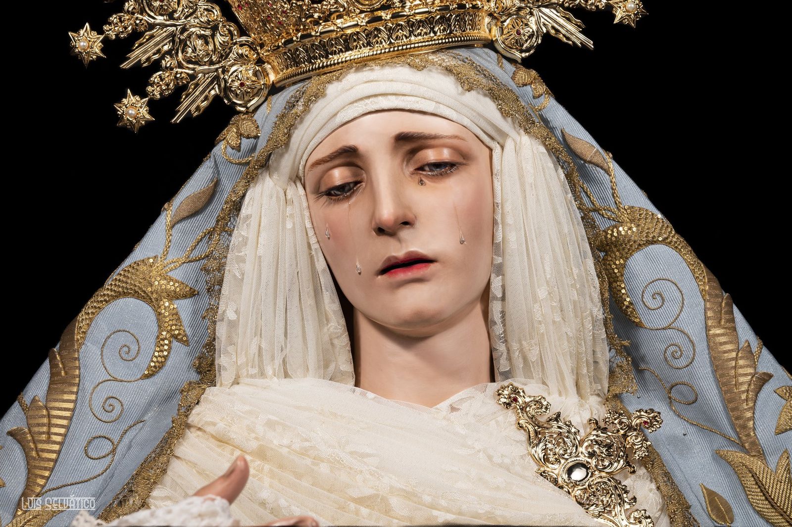 Un primer plano de la Virgen de los Ángeles