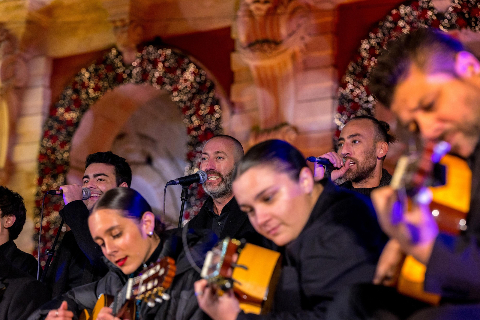 Imágenes de la final del Concurso de Coros de Campanilleros de la peña Chato en San Fernando.