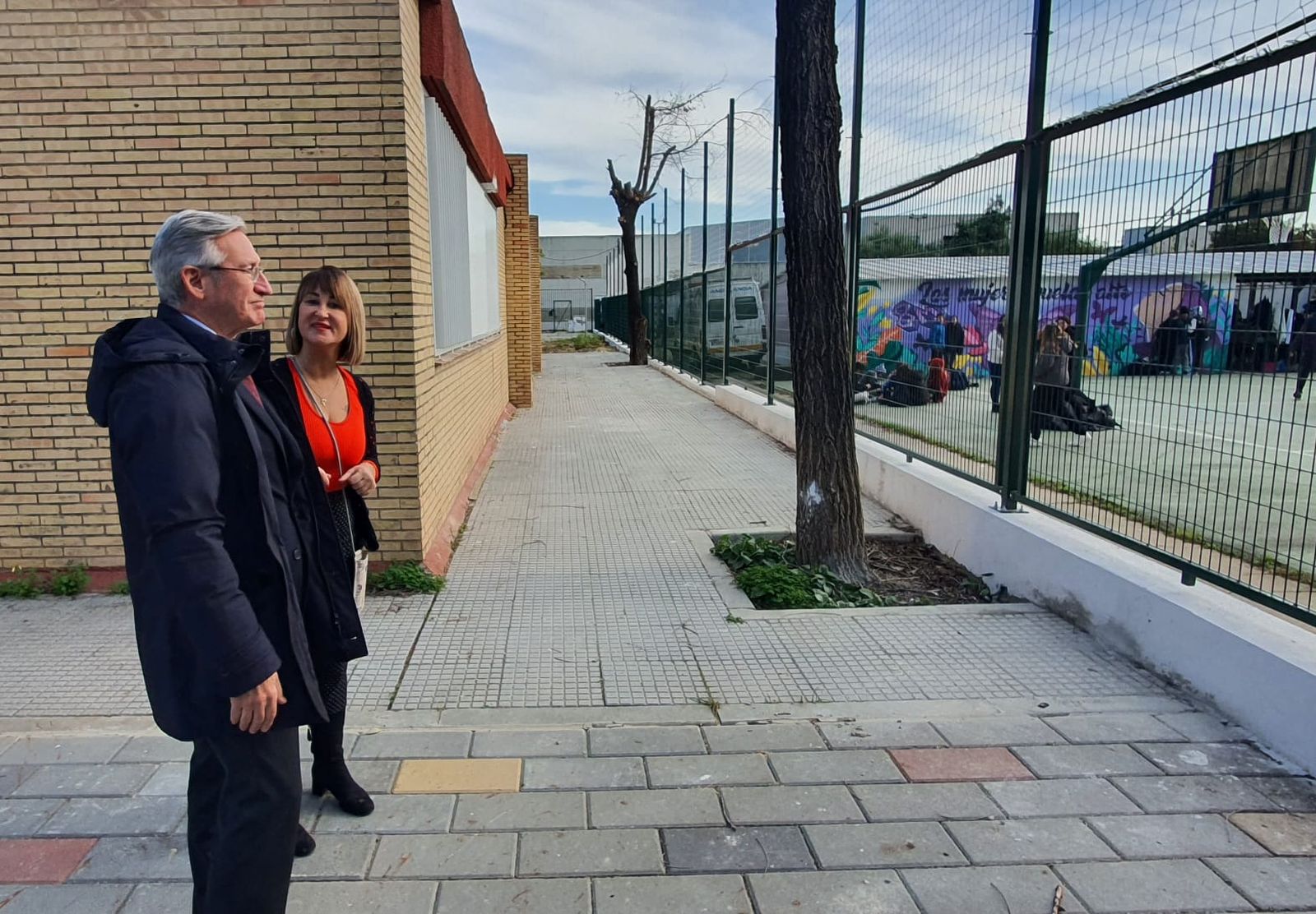 Miguel Ángel Araúz visita el CEEE Directora Mercedes Sanromá.