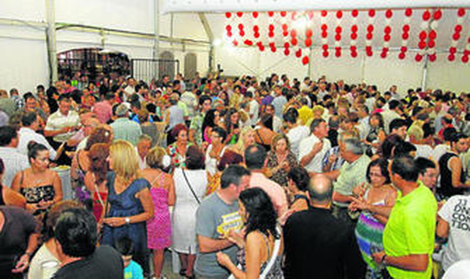 La caseta del PSOE, conocida como la Casa del Pueblo, acogió el martes por la noche el Día de la Provincia.