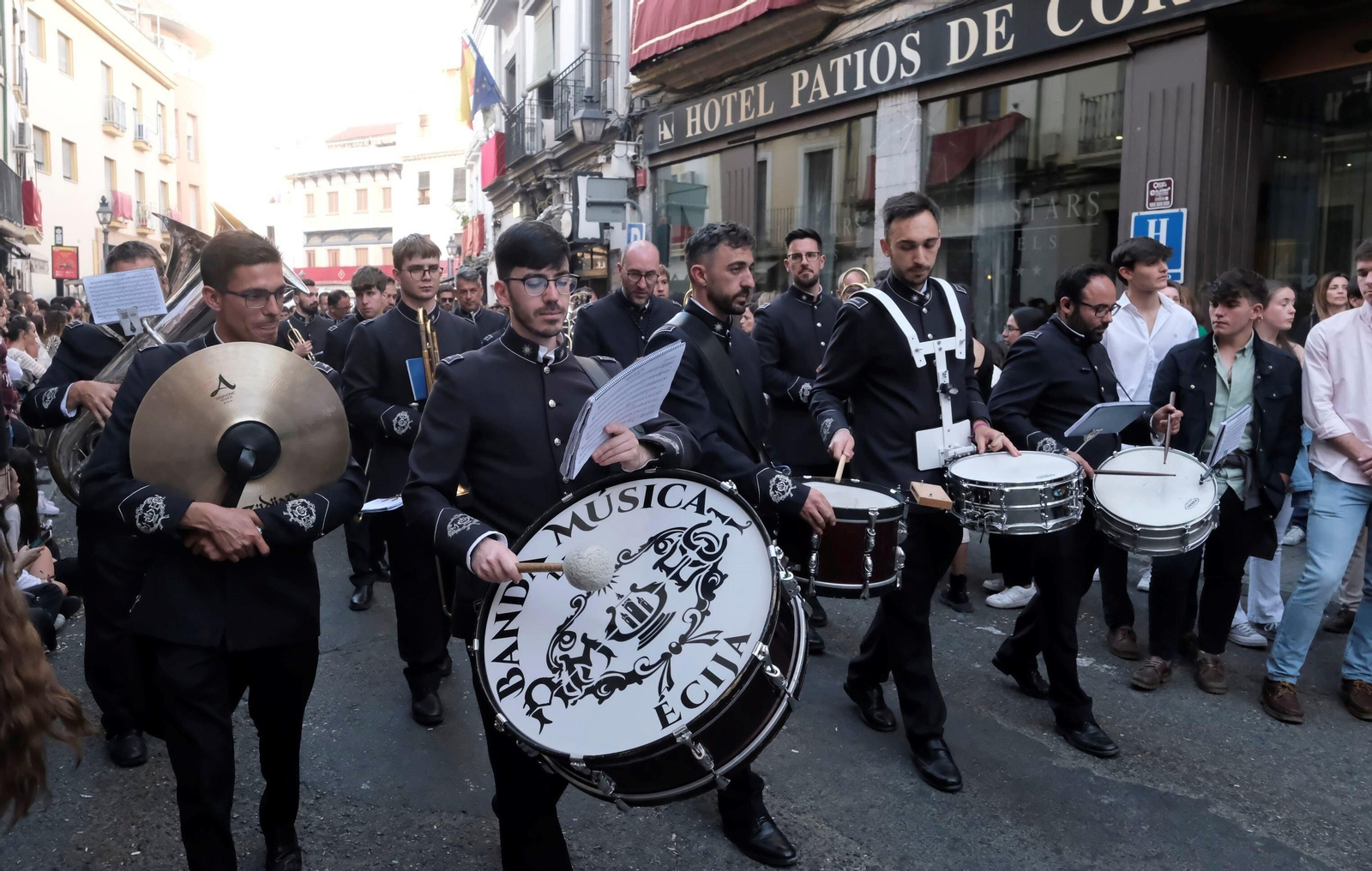 Viernes Santo en Córdoba: la procesión de la Expiración, en imágenes