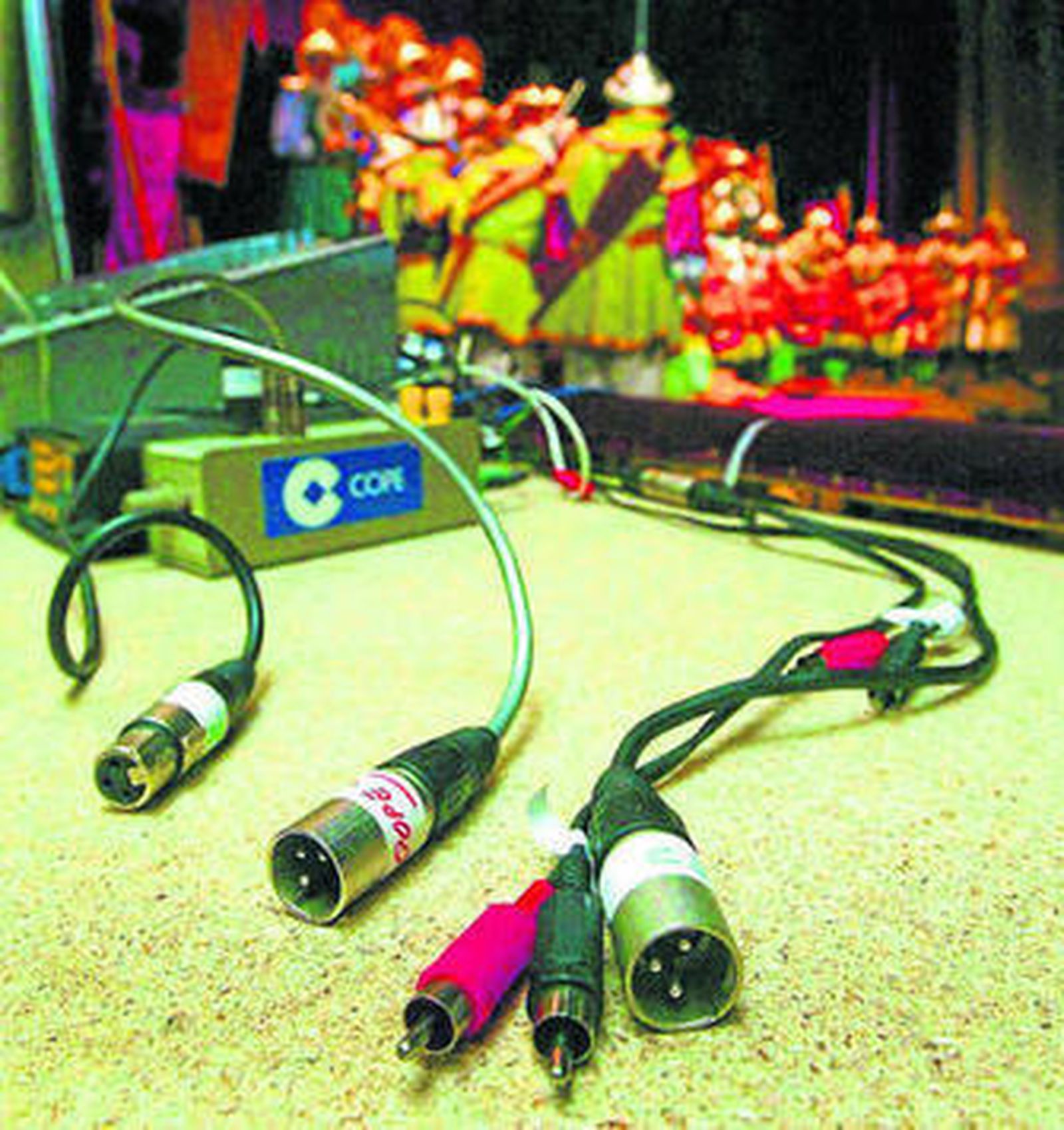 Cables de radio desconectados en el inicio del Concurso de Agrupaciones 2005 por una polémica similar.