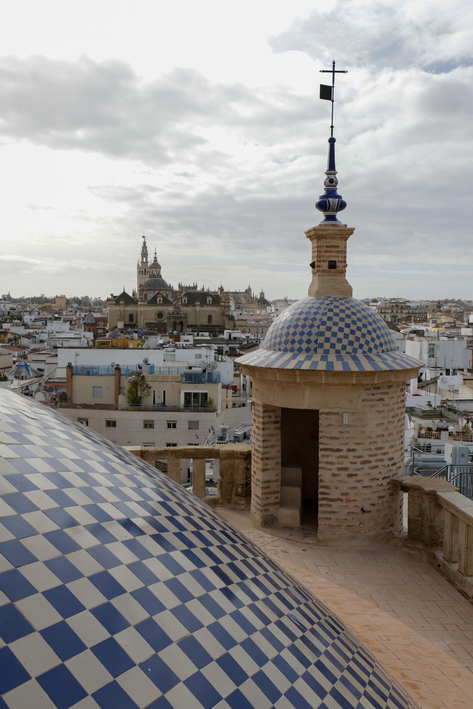 Las imágenes de la visita a las cubiertas de la Iglesia de la Anunciación
