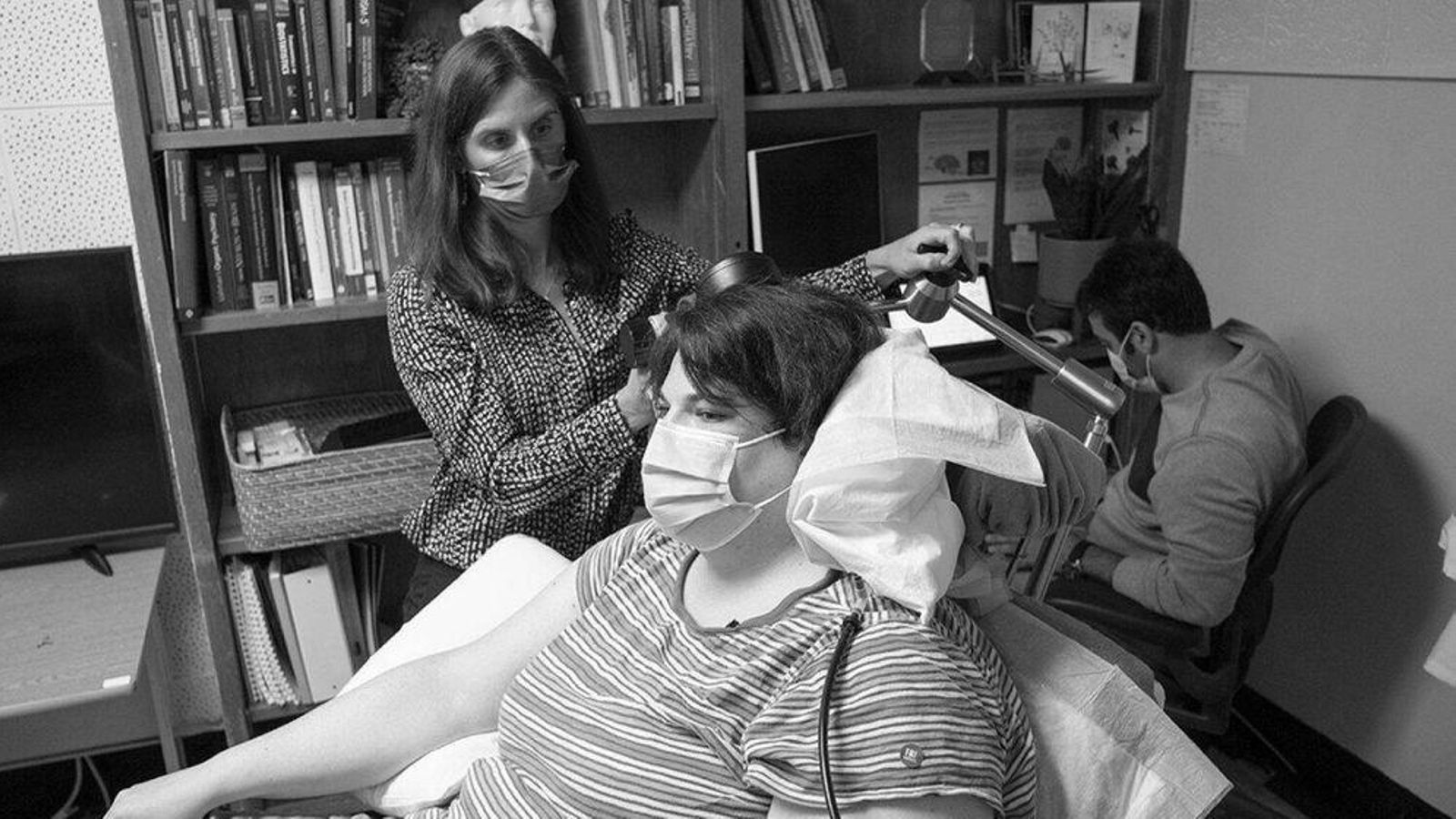 Sarah, la primera paciente en probar el 'marcapasos' cerebral contra la depresión