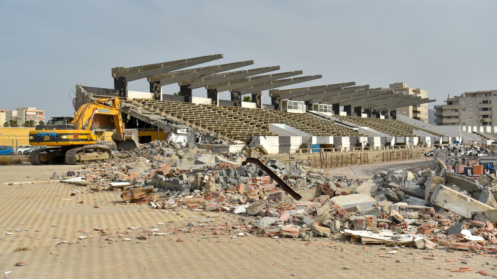Las fotos del derribo del Estadio Municipal de la Línea