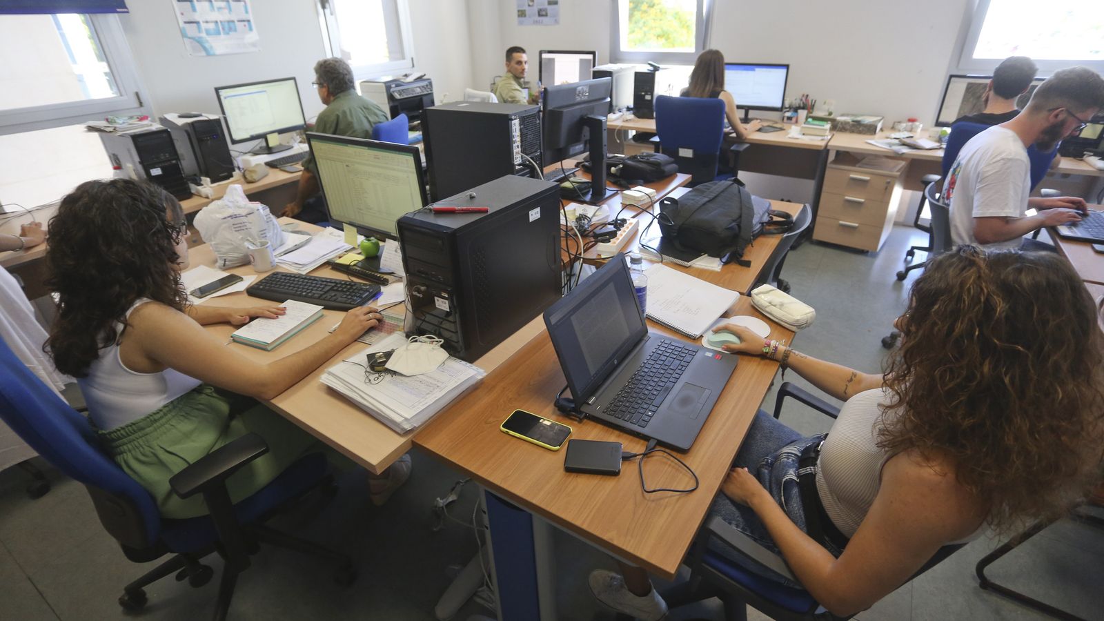 Una parte del equipo de investigadores en la oficina