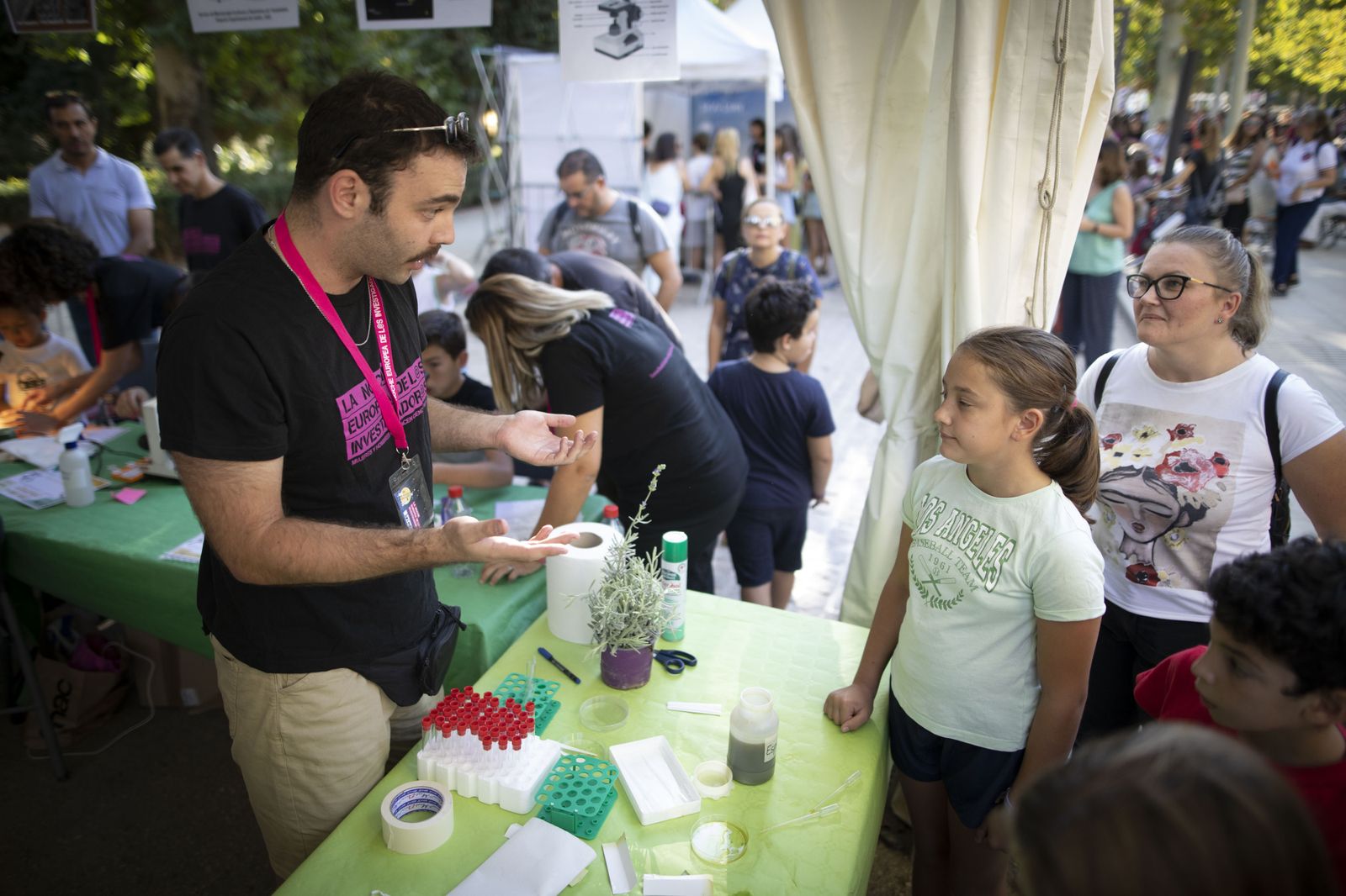 Así ha sido la Noche de los investigadores en Granada