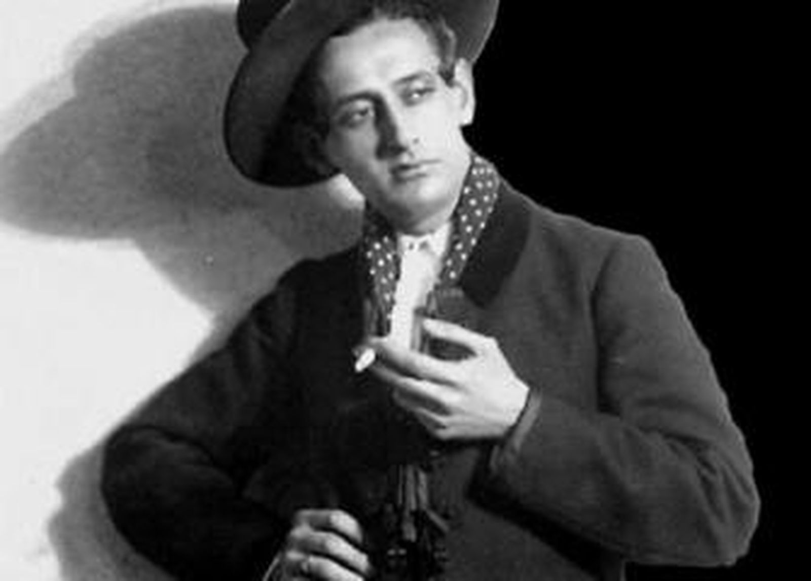 Los restos mortales del cantaor reposan, a la espera de su repatriación en un panteón en Buenos Aires.