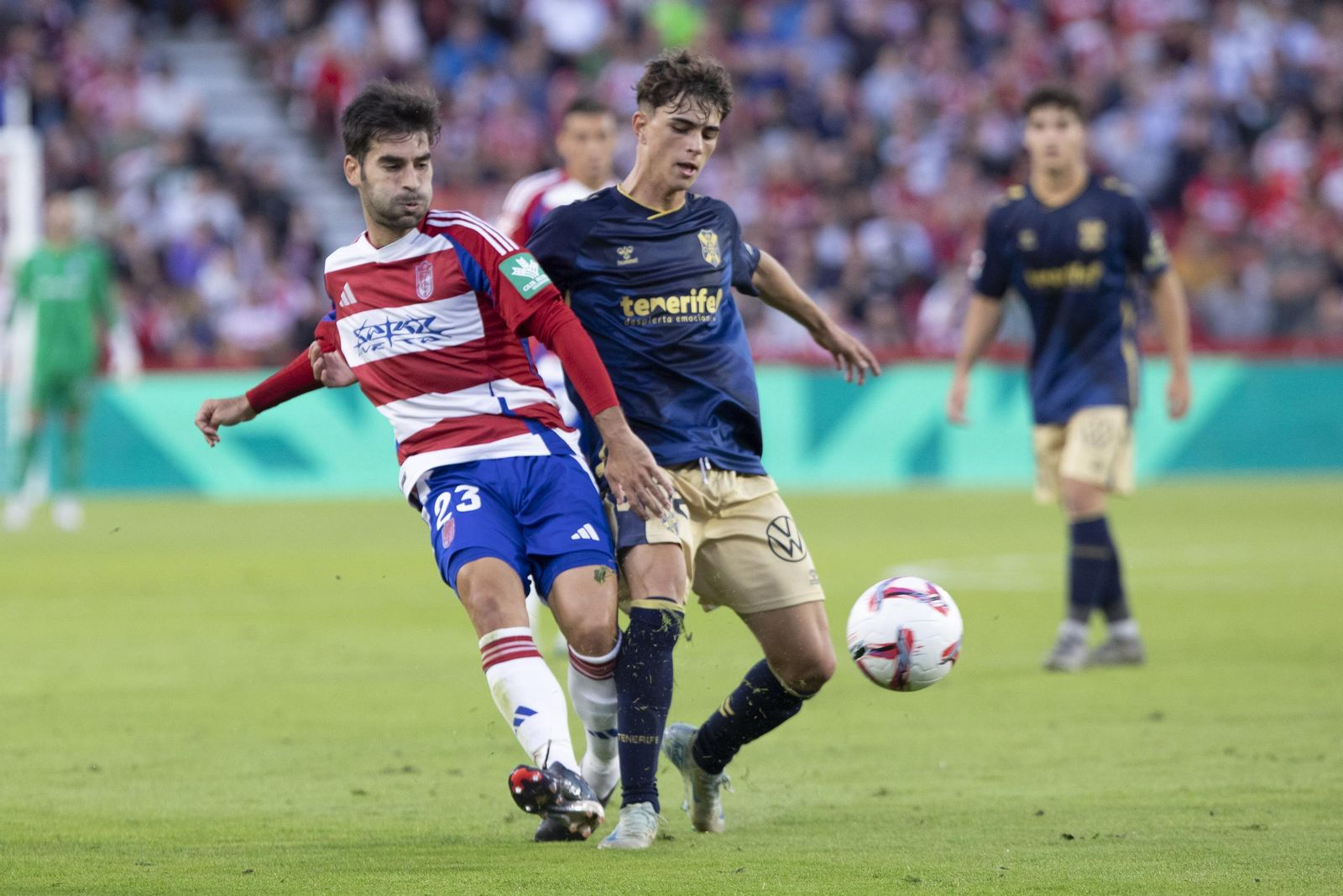 Manu Trigueros volvió a ser titular en el Granada CF.