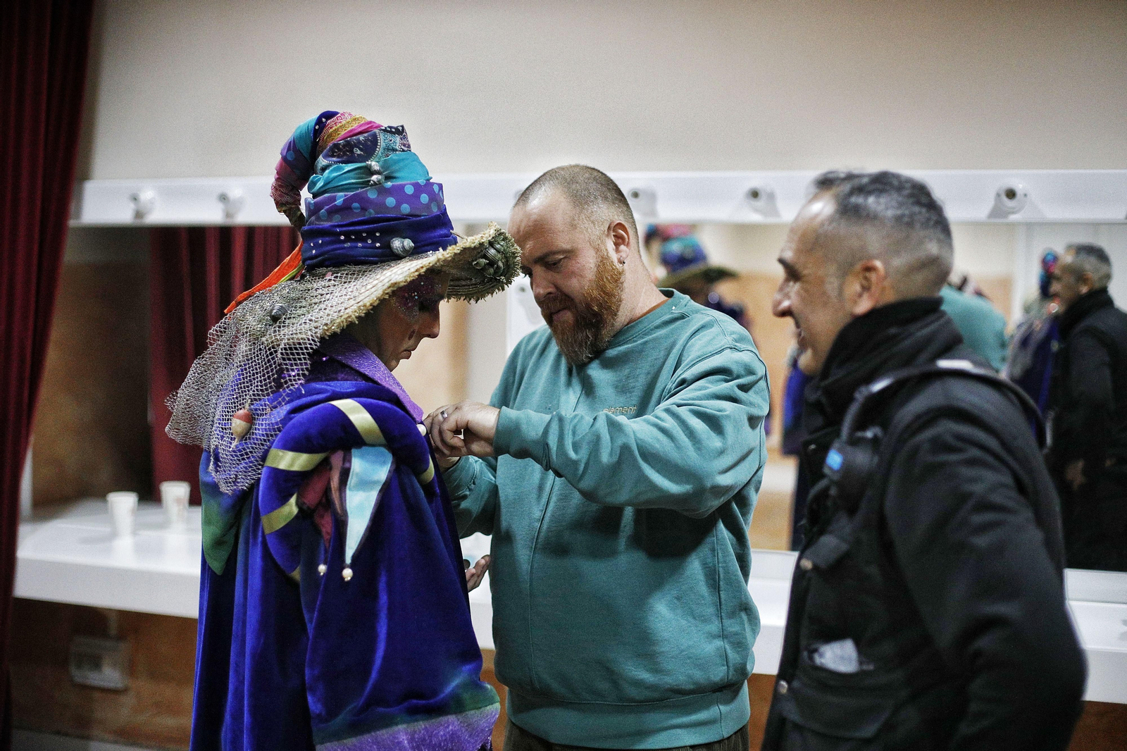 El 'Tomate' junto a Carli y su hijo, Javi, en camerinos.