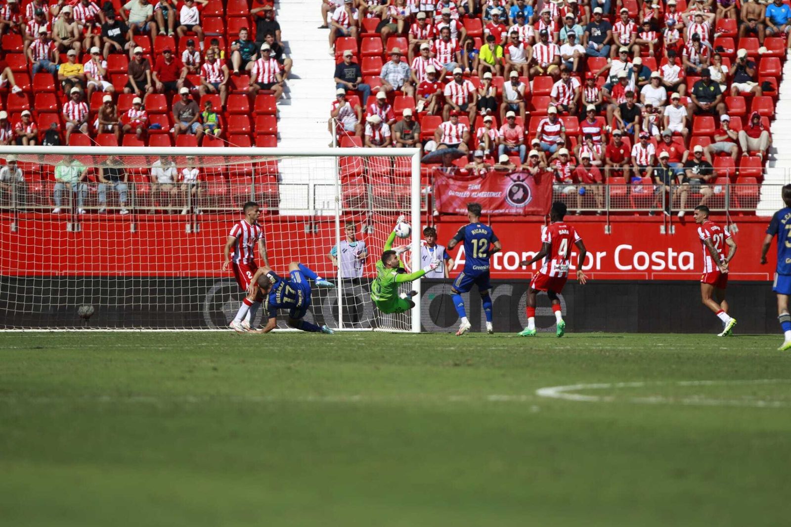 Maximiano paró un penalti a Puertas, pero pudo hacer algo más en el 3-2 del Granada