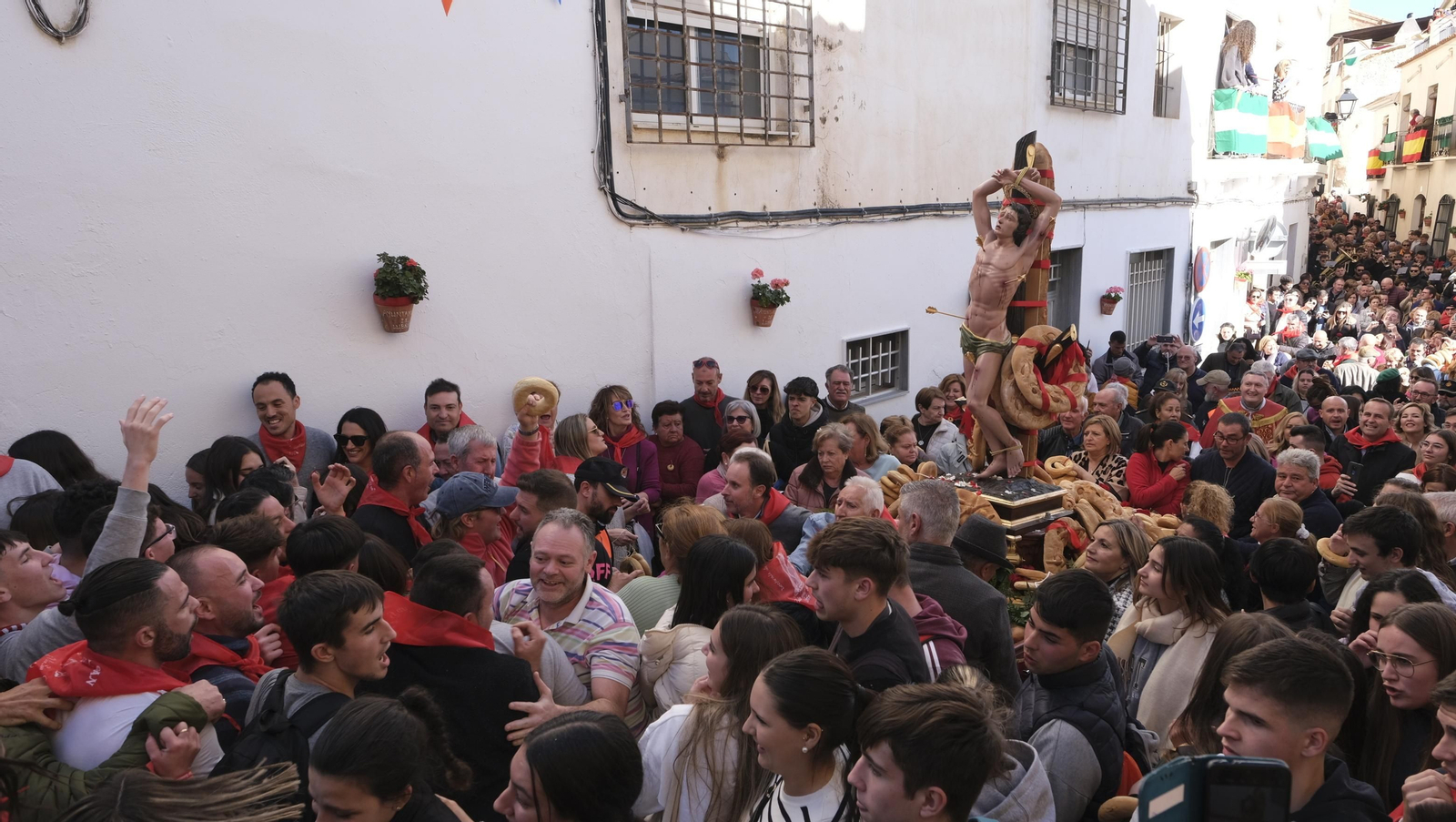 Los vecinos de Lubrín se echan a las calles por San Sebastián