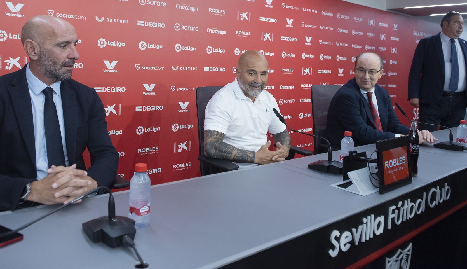 Las imágenes de la presentación de Sampaoli como nuevo entrenador del Sevilla