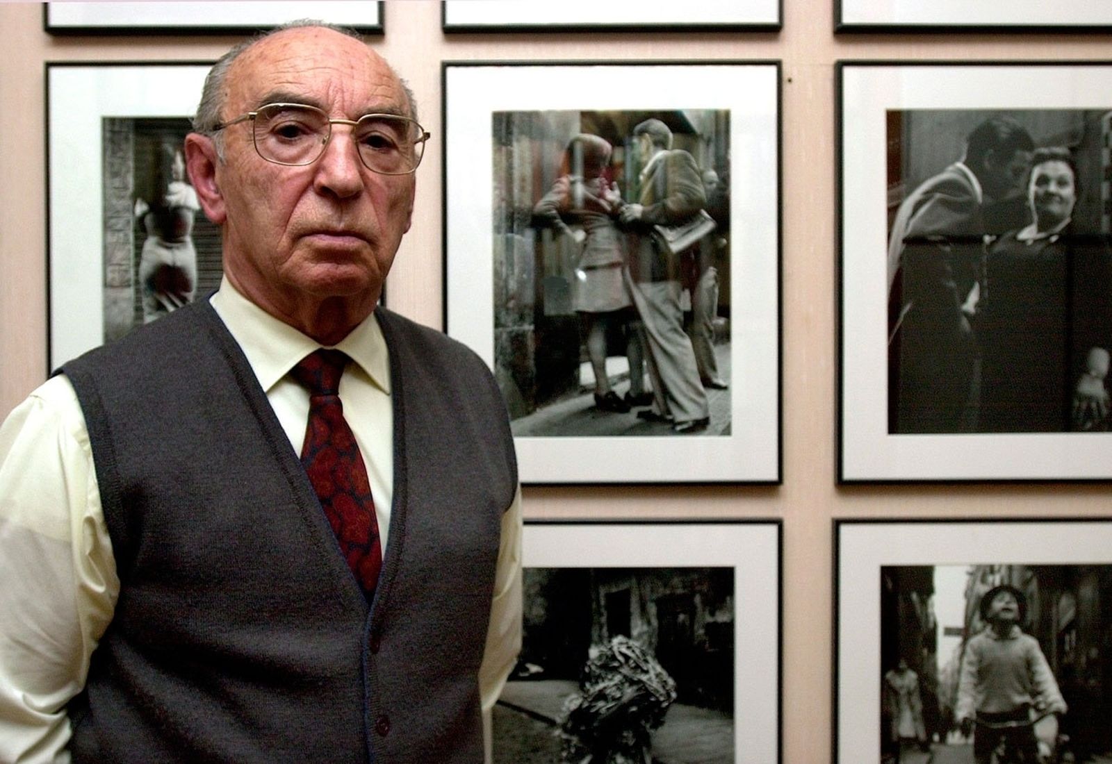 Joan Colom, en una de sus exposiciones fotográficas.