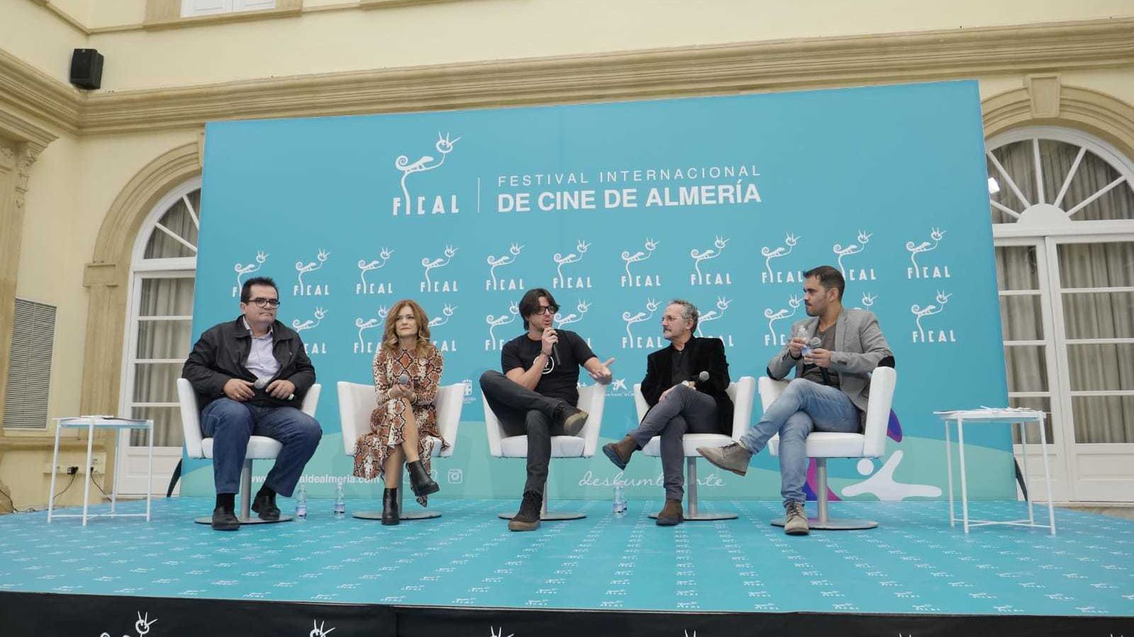 Charla sobre la película 'Dhogs' en FICAL.