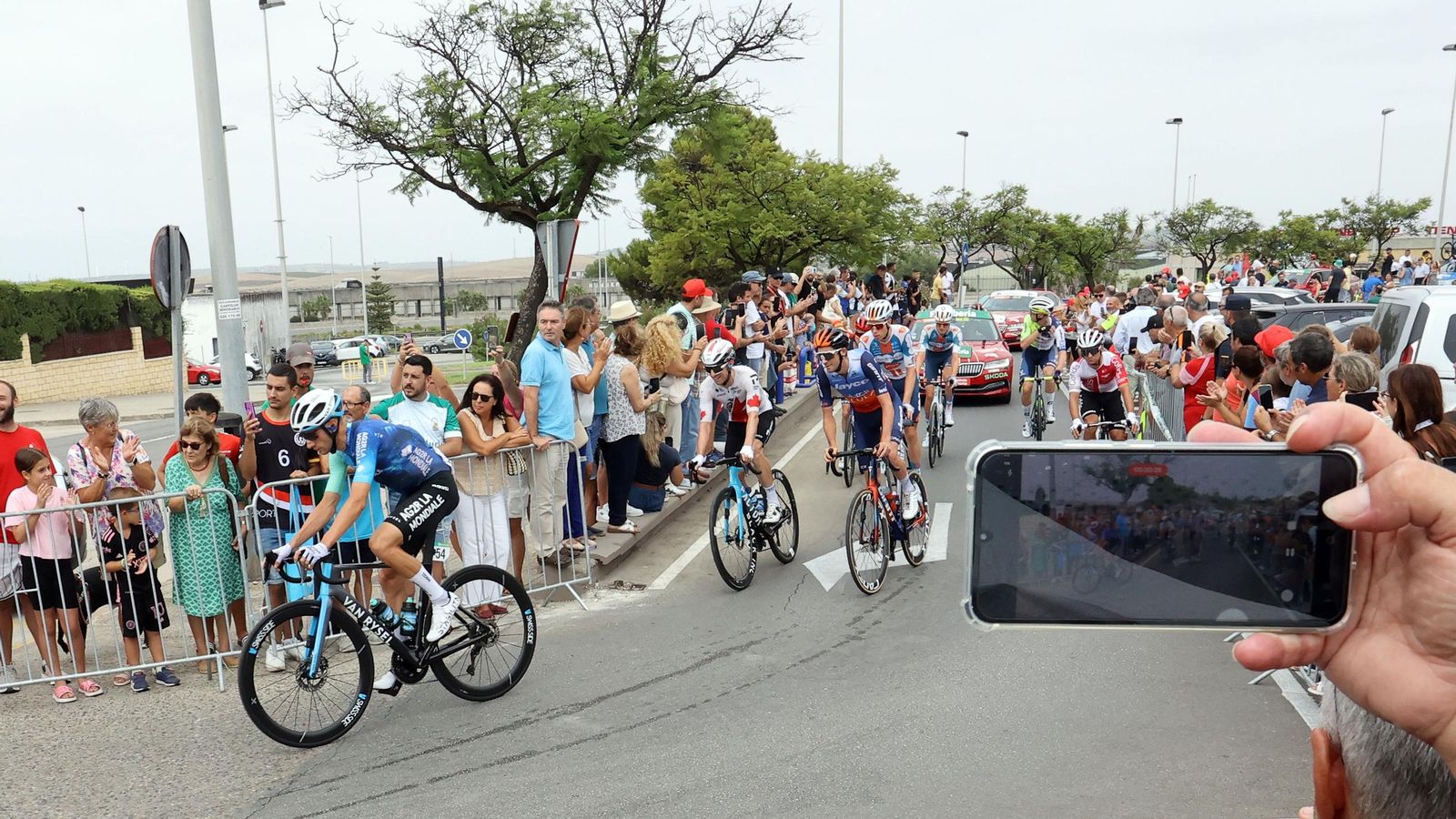Así fue la salida de la Vuelta España desde Carrefour Sur en Jerez