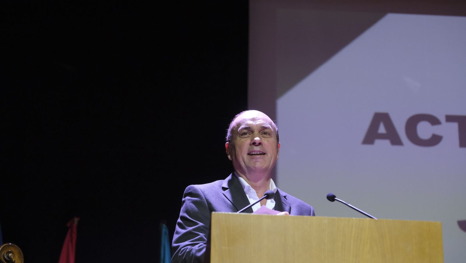 Los maestros docentes jubilados reciben su homenaje en la paraninfo de la UAL