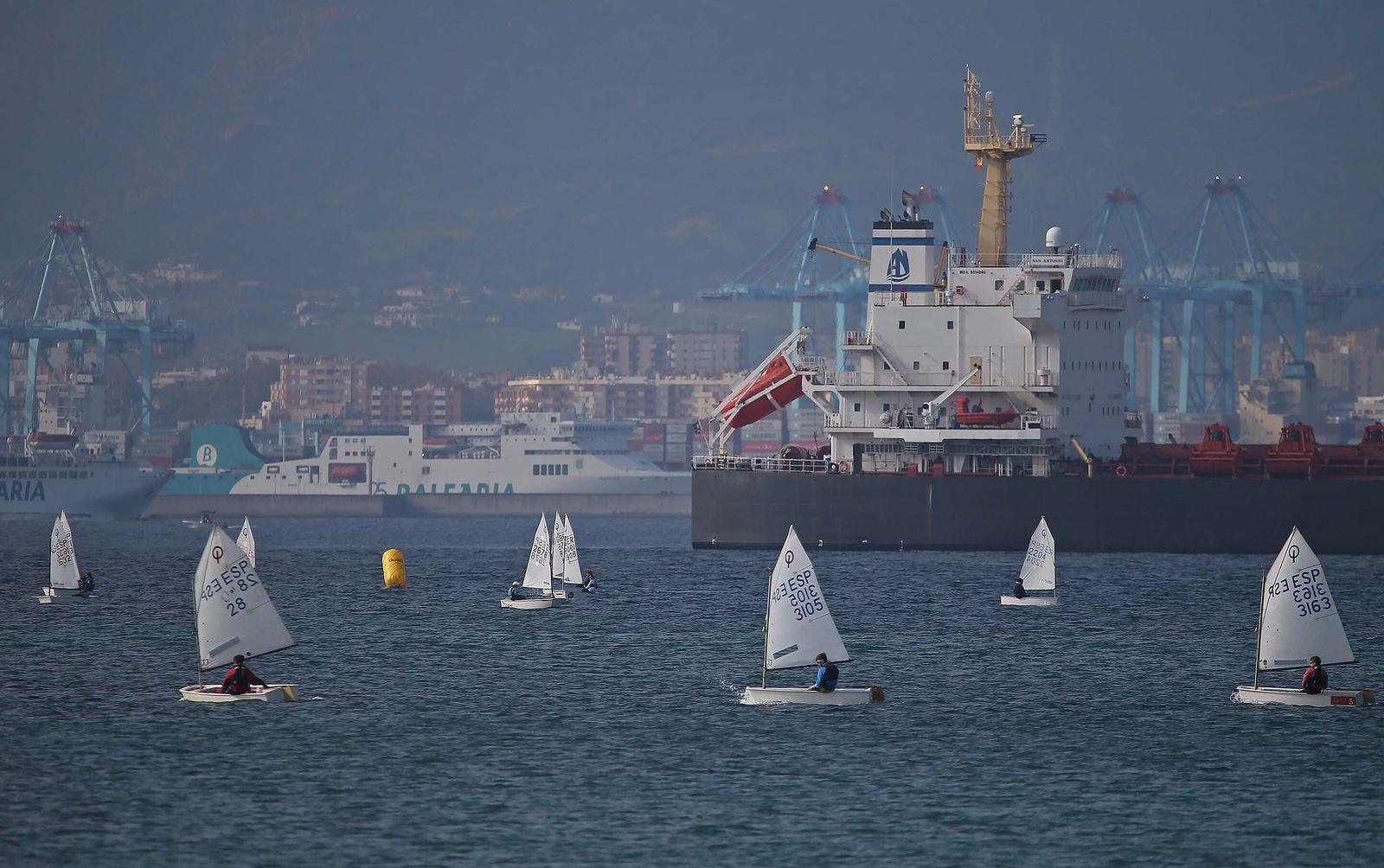 Fotos de la segunda jornada de la Copa de Andalucía de Óptimist en La Línea