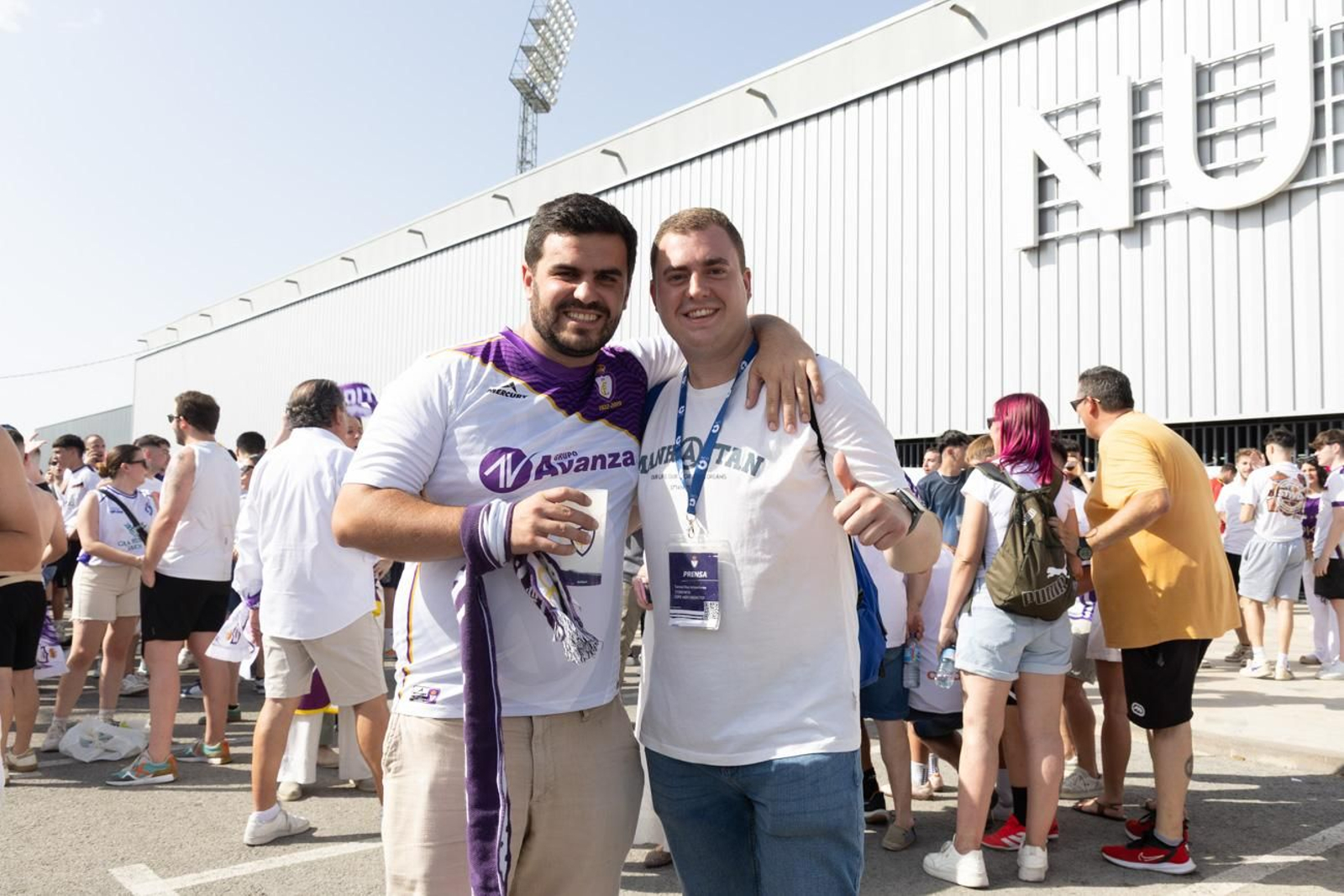 El épico recibimiento de la afición lagarta al Real Jaén, en imágenes