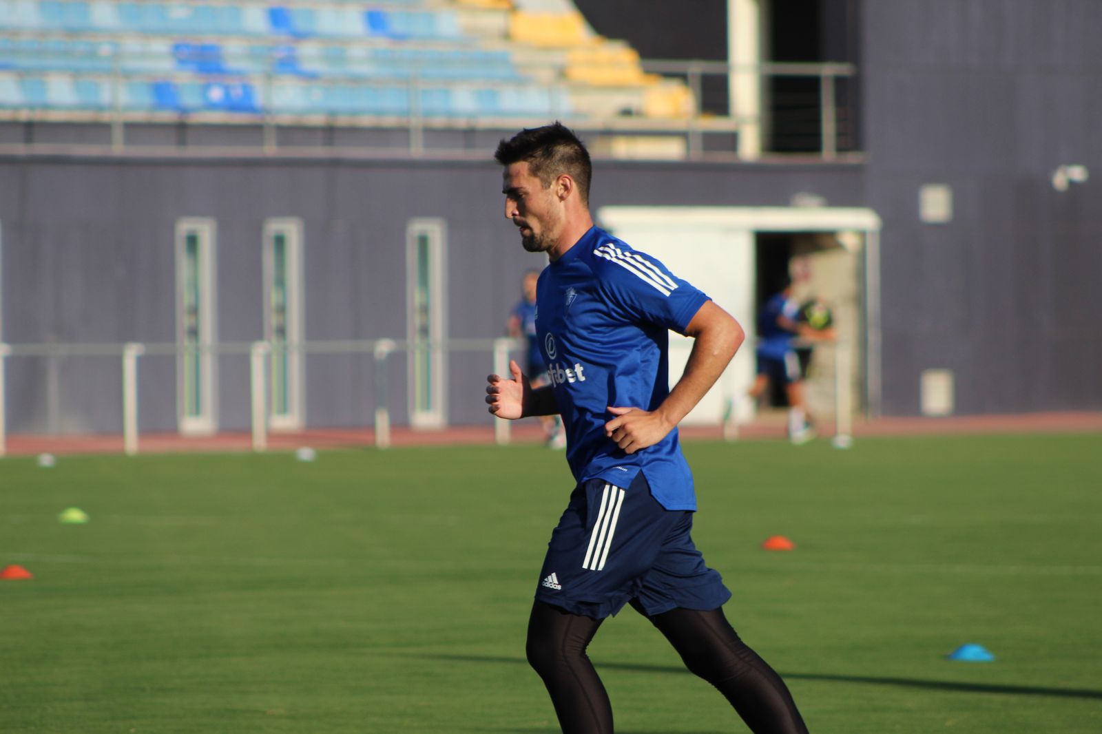 Dani Sotres, en un entrenamiento del Cádiz.