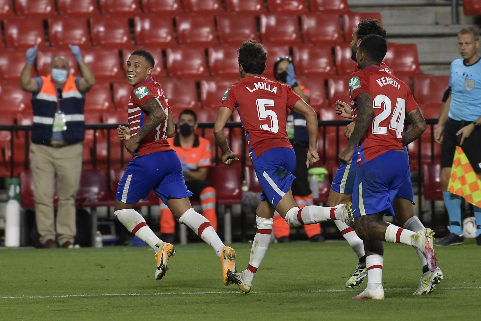 Machís celebra el primer tanto del conjunto rojiblanco ante el Lokomotive Tbilisi.