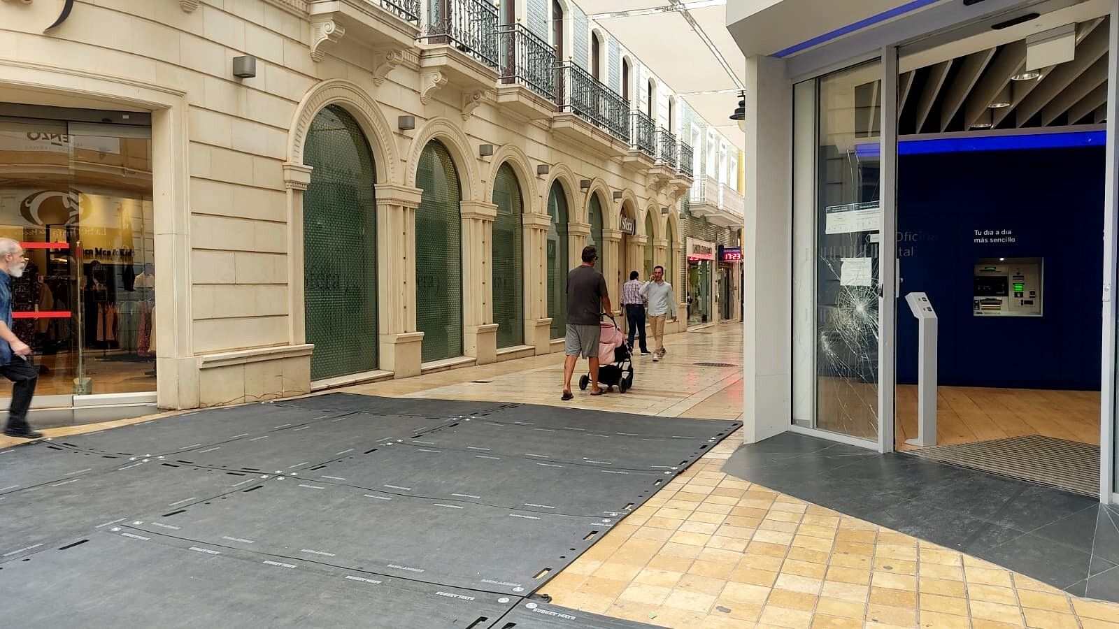 El objetivo de estas láminas es evitar que se dañe el pavimento.