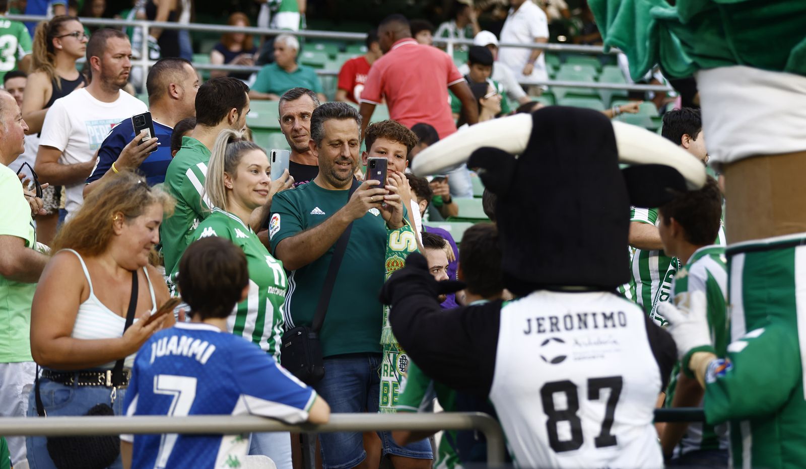 Búscate en las fotos del partido Betis-Villarreal