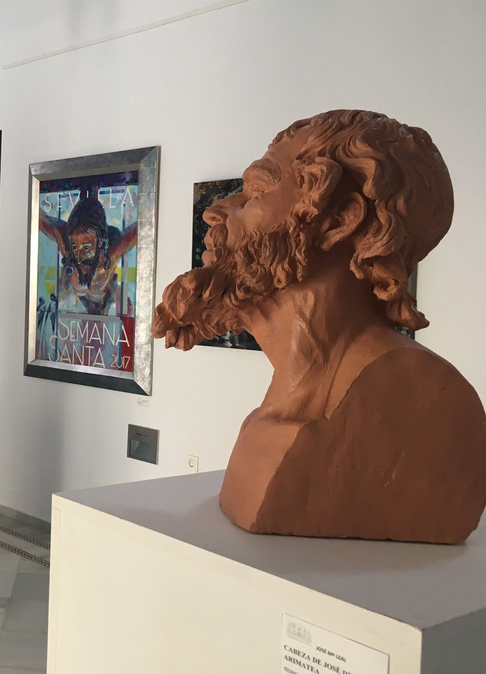 Pintura y escultura de artistas sevillanos en Salteras.