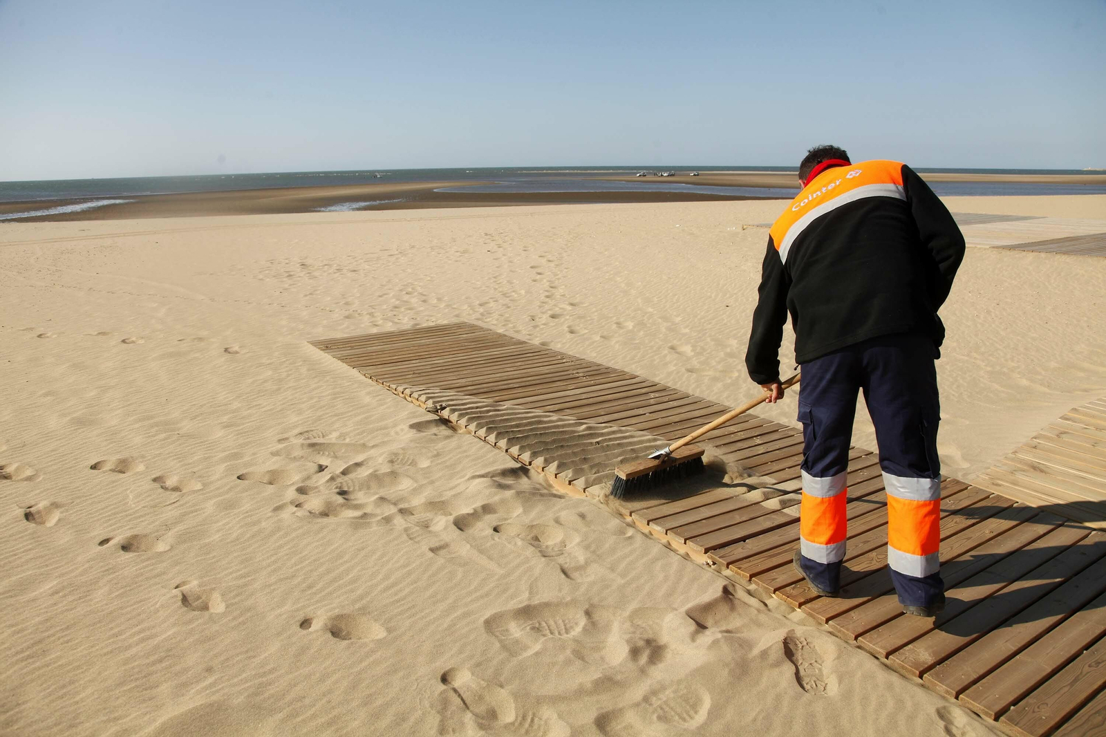 Las playas de la Costa de Huelva se preparan para la Semana Santa