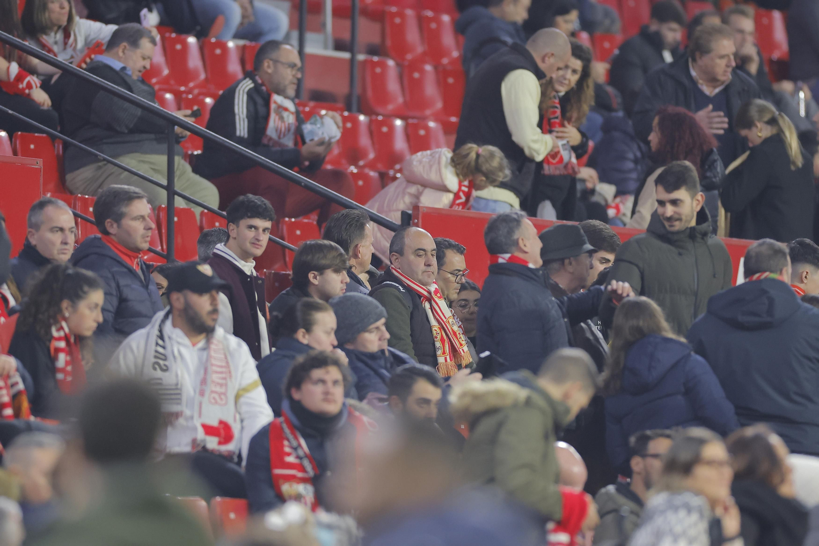 Búscate en las fotos del Sevilla-Alavés