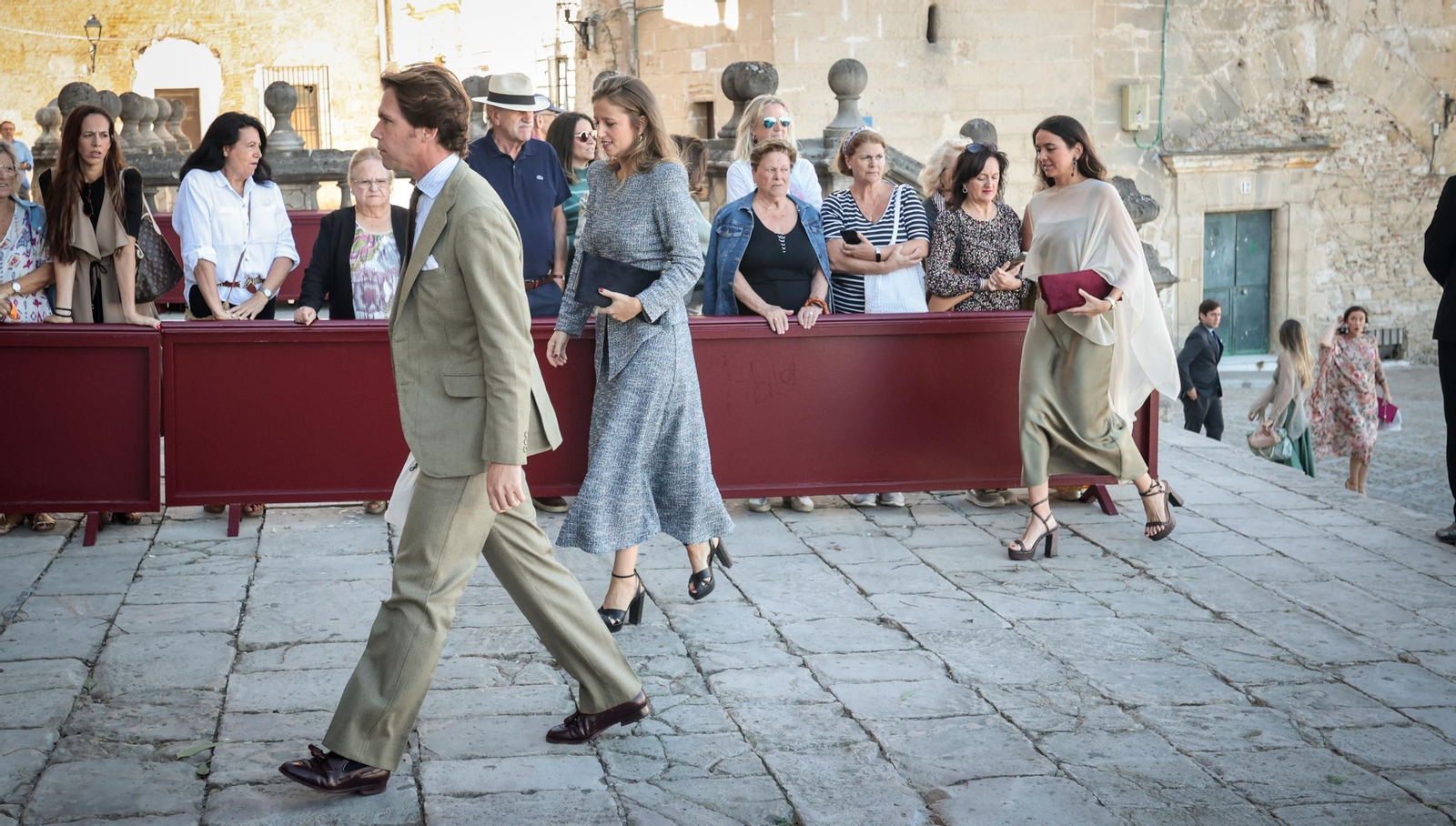 Imágenes de los asistentes a la boda de Ana Cristina Portillo Domecq en la Catedral de Jerez Imágenes de los asistentes a la boda de Ana Cristina Portillo Domecq en la Catedral de Jerez