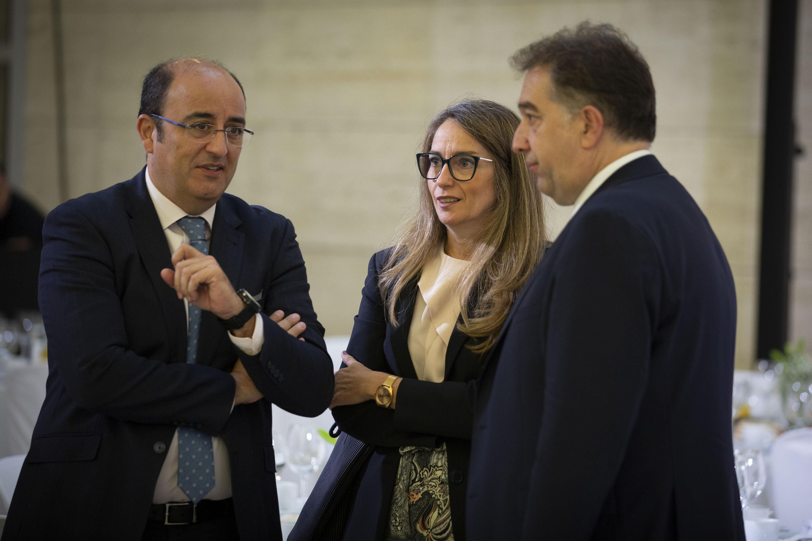 Las imágenes del desayuno de la CEDE en Granada con Gonzalo Gortázar
