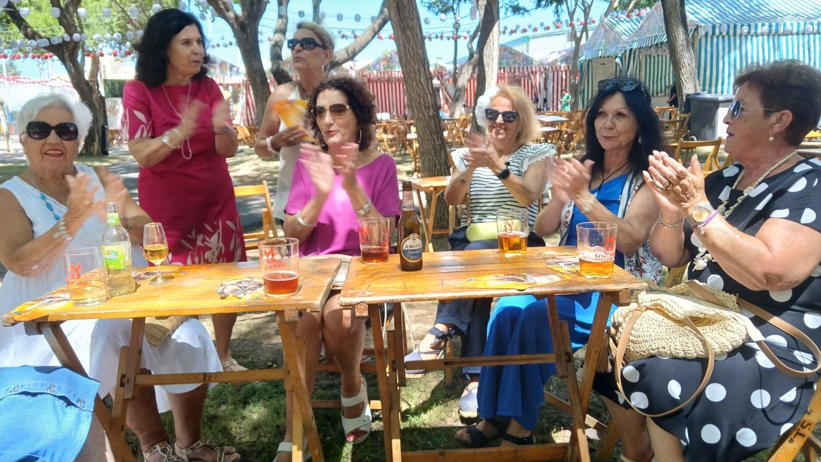 Búscate en las imágenes del Día de la Mujer de la Feria de San Fernando 2024