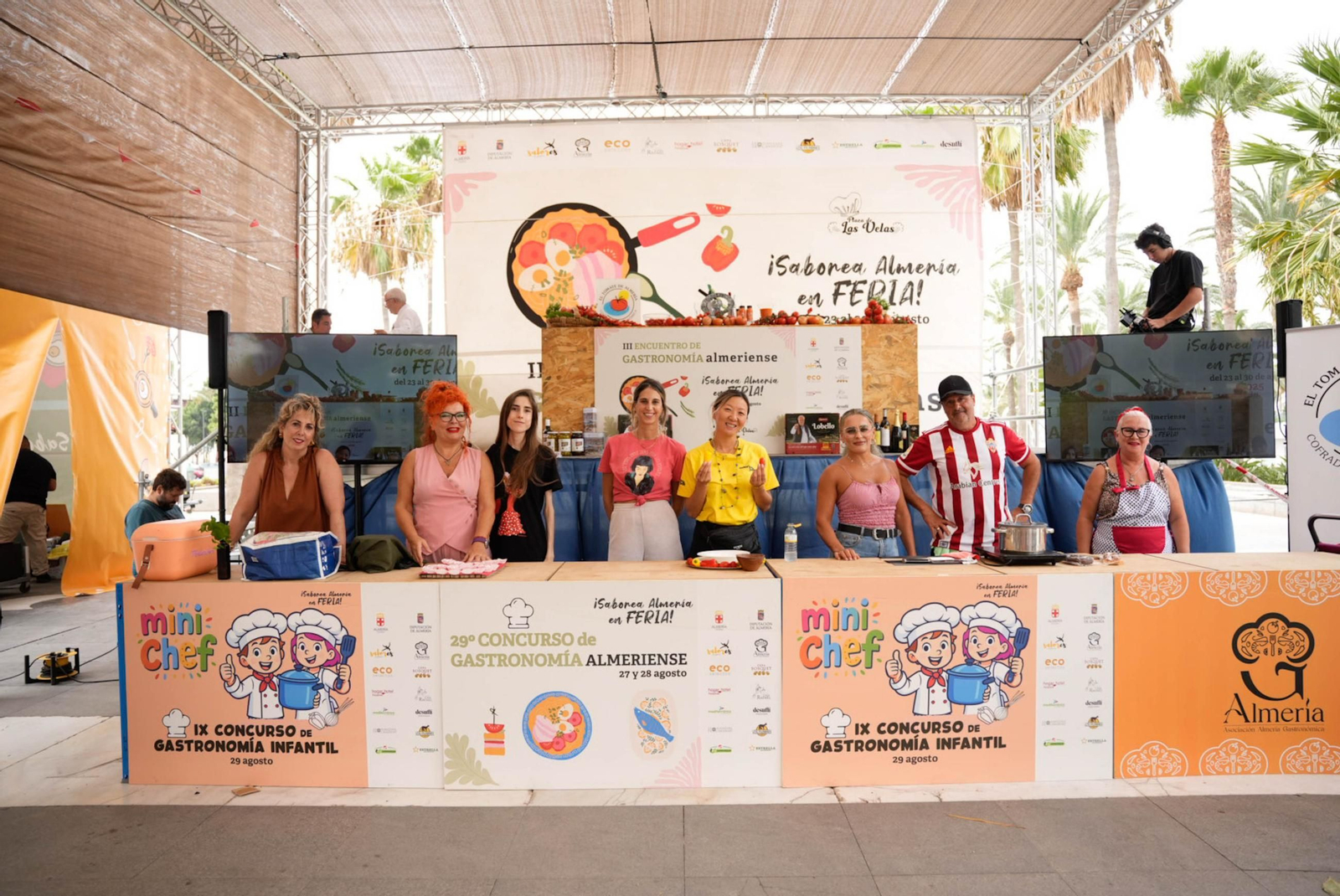 La Cofradía del Tomate y la semifinal del concurso gastronómico de la Feria de Almería, en imágenes