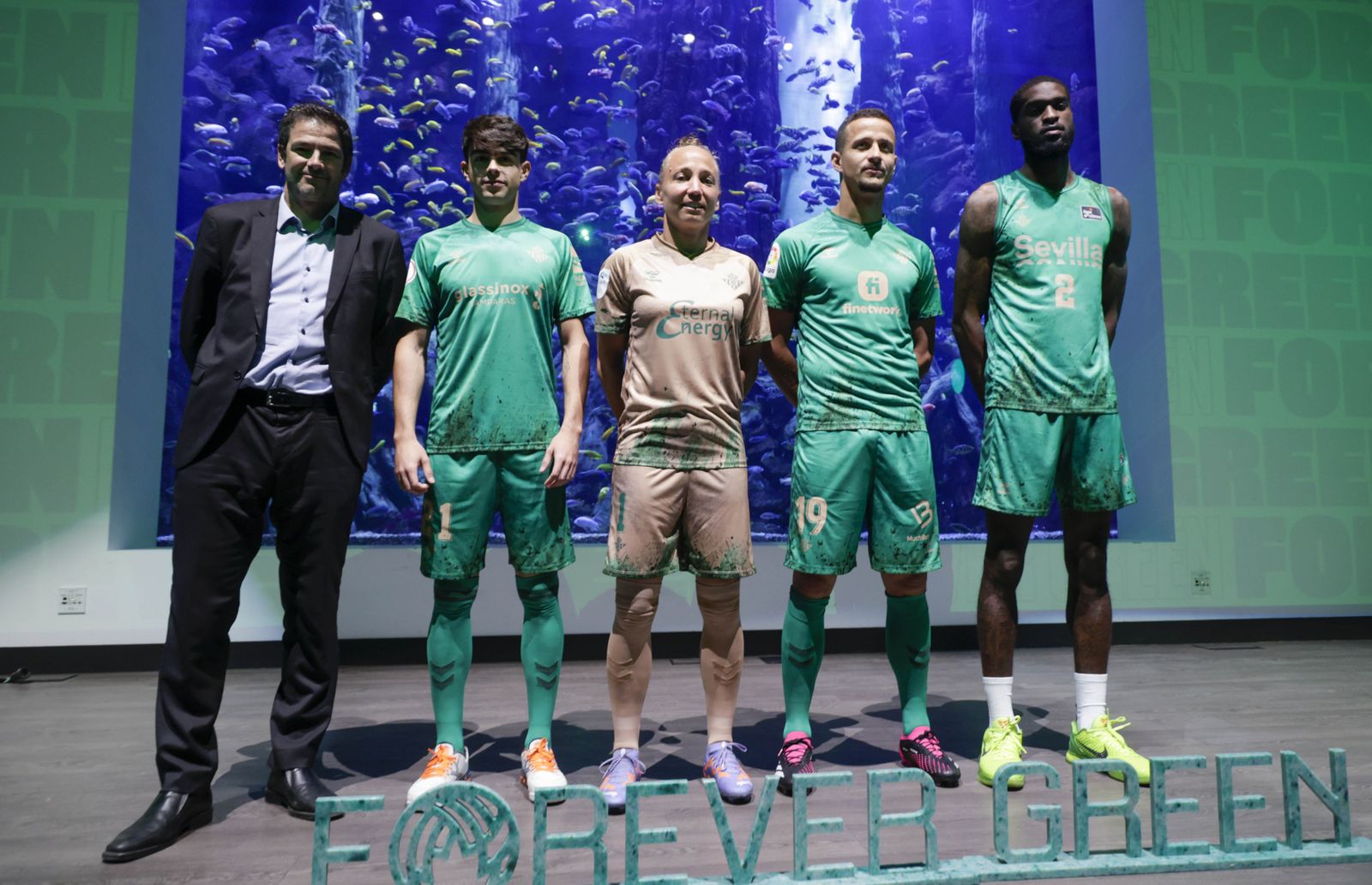 Ramón Alarcón, CEO del Betis, junto a Pablo Otero, Gaelle Thalmann, Luiz Felipe y BJ Johnson.