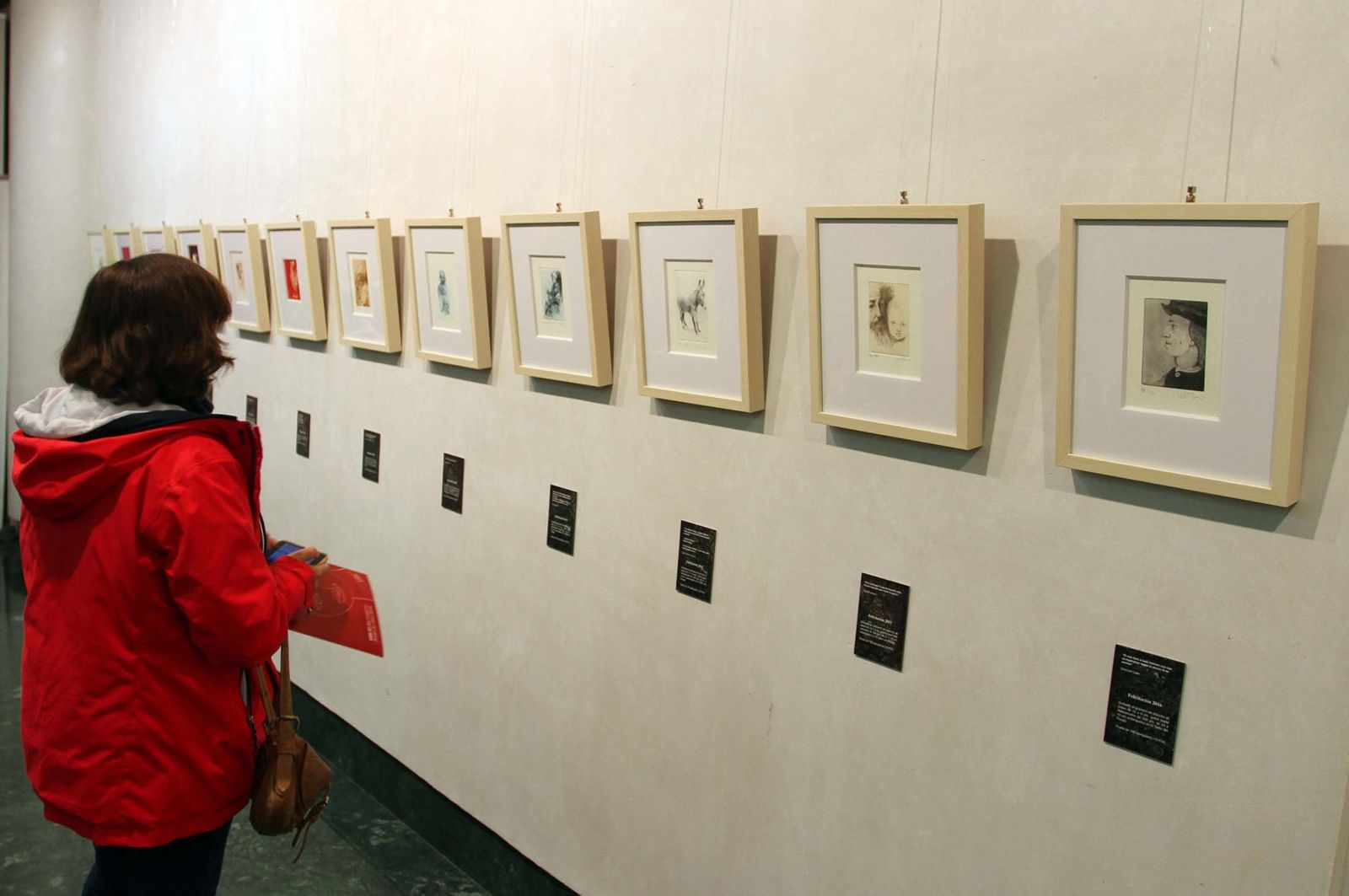 Imágenes de la exposición de Víctor Pulido '(Hilo conductor). 20 años de Clínica Enrile'.