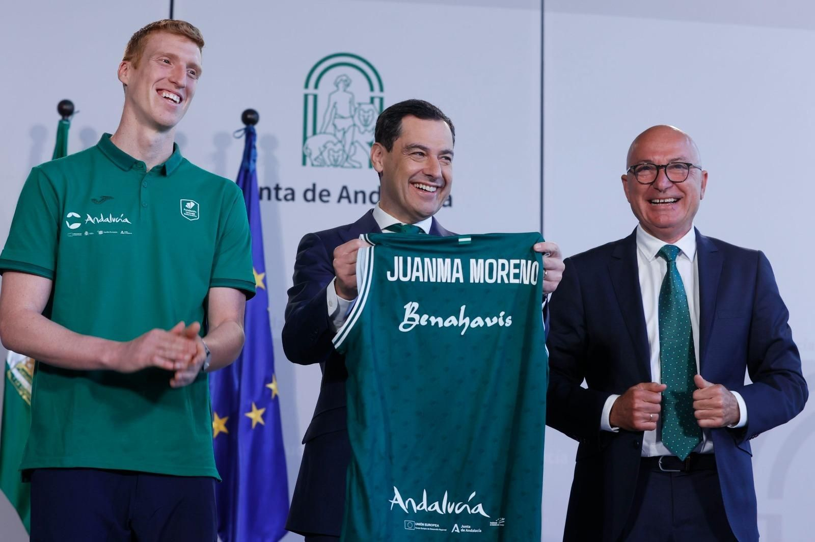 La recepción de Juanma Moreno al Unicaja en San Telmo, en fotos