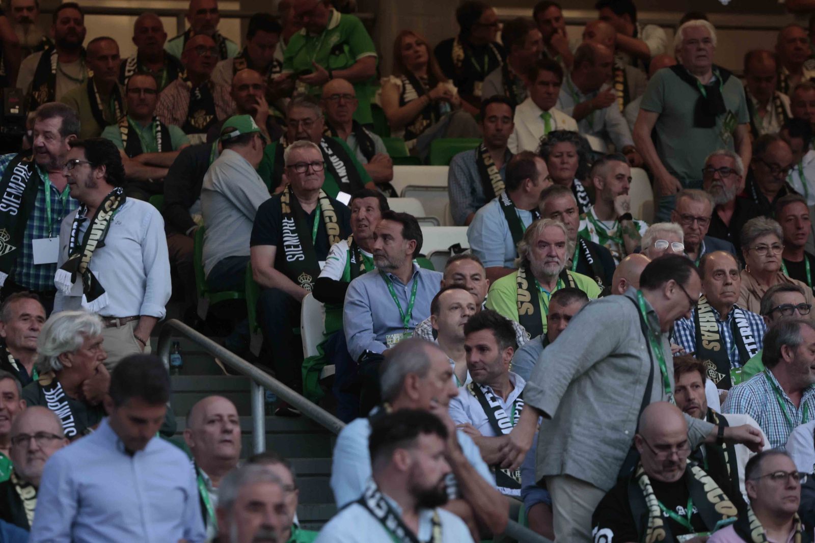 Búscate en el acto Siempre Verdiblancos