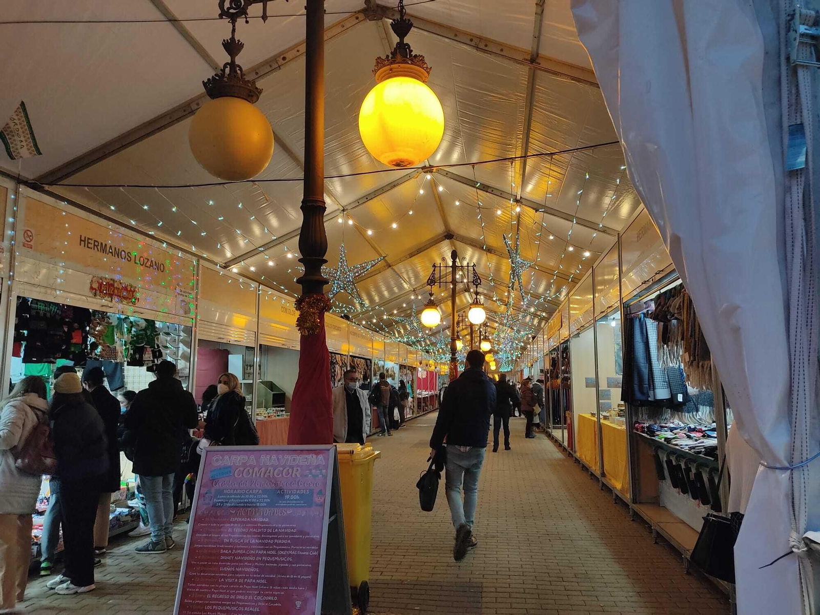 La inauguración de la carpa navideña de la Victoria en Córdoba, en fotografías
