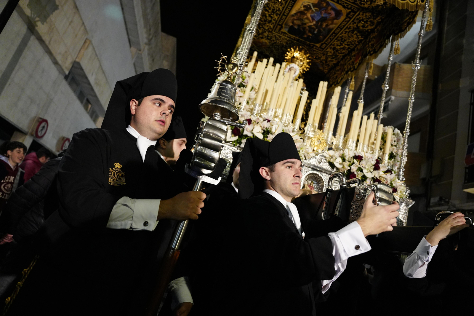Martes Santo en Lucena: Las procesiones del Carmen, Servitas y Amor y Paz, en imágenes
