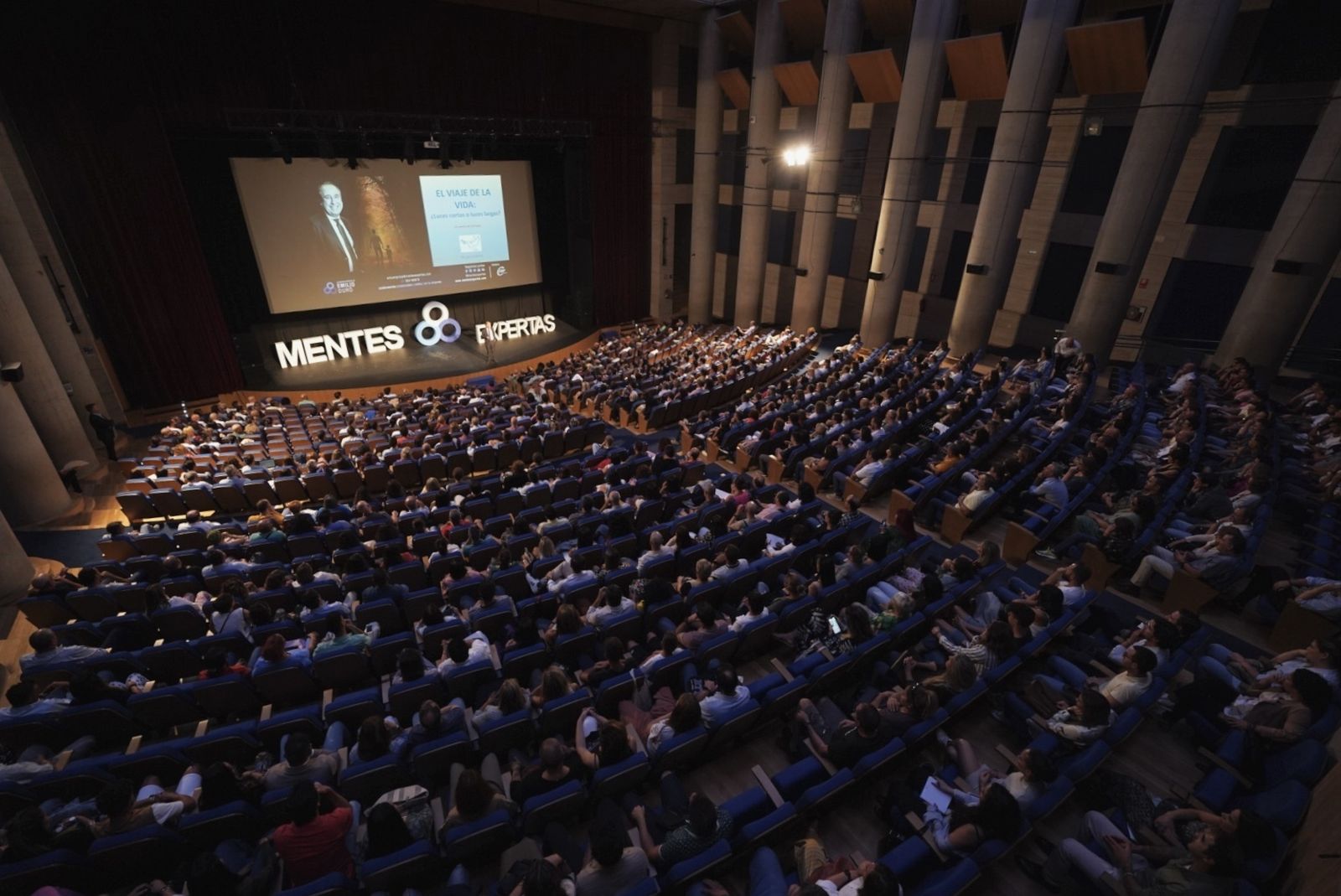 Un momento de la conferencia de Emilio Duró.
