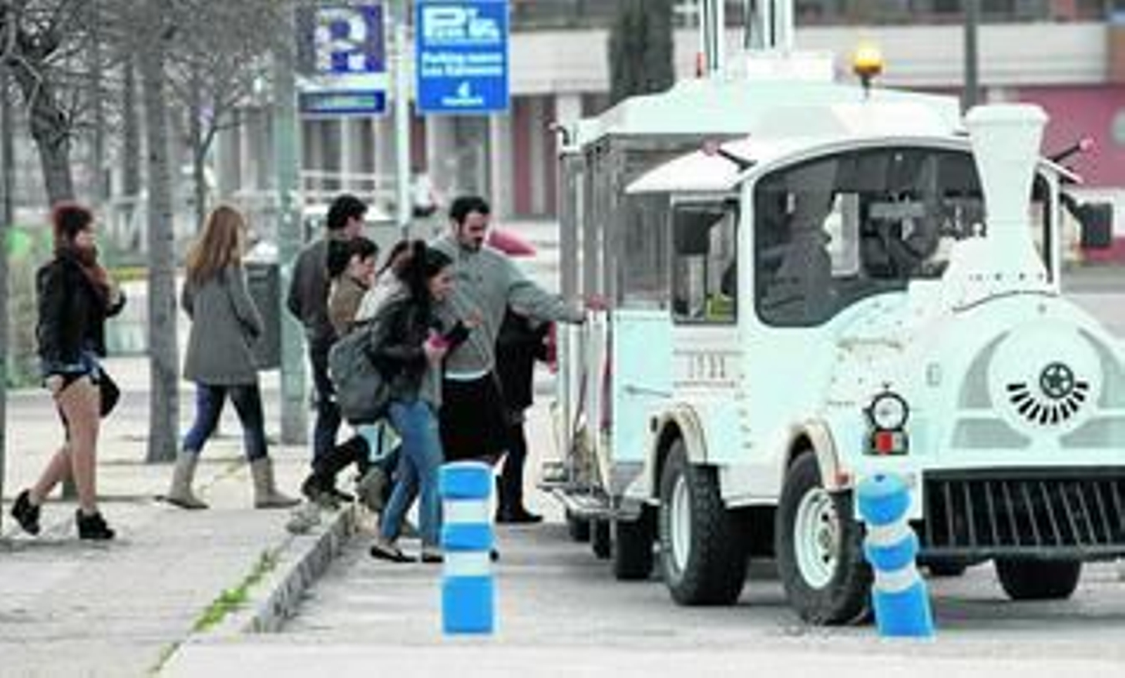 Numerosas personas quisieron probar ayer este nuevo servicio.