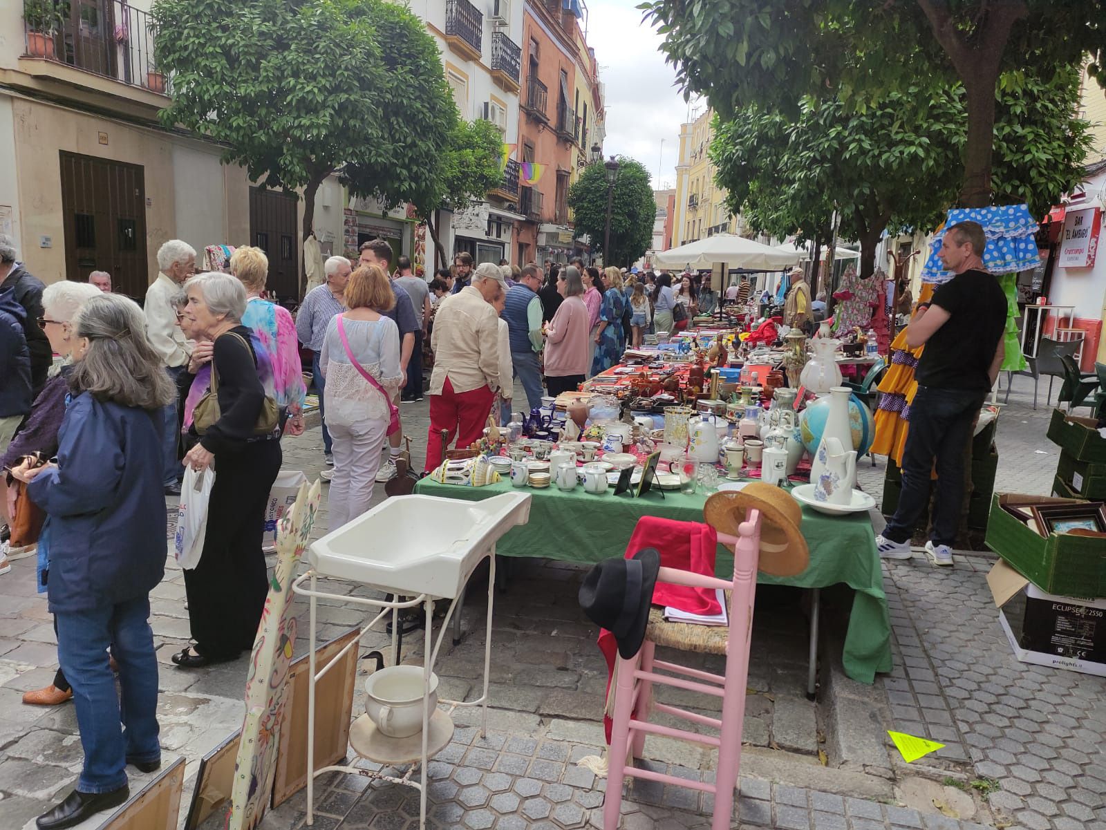 Jueves de Feria en la calle Juan Belmonte