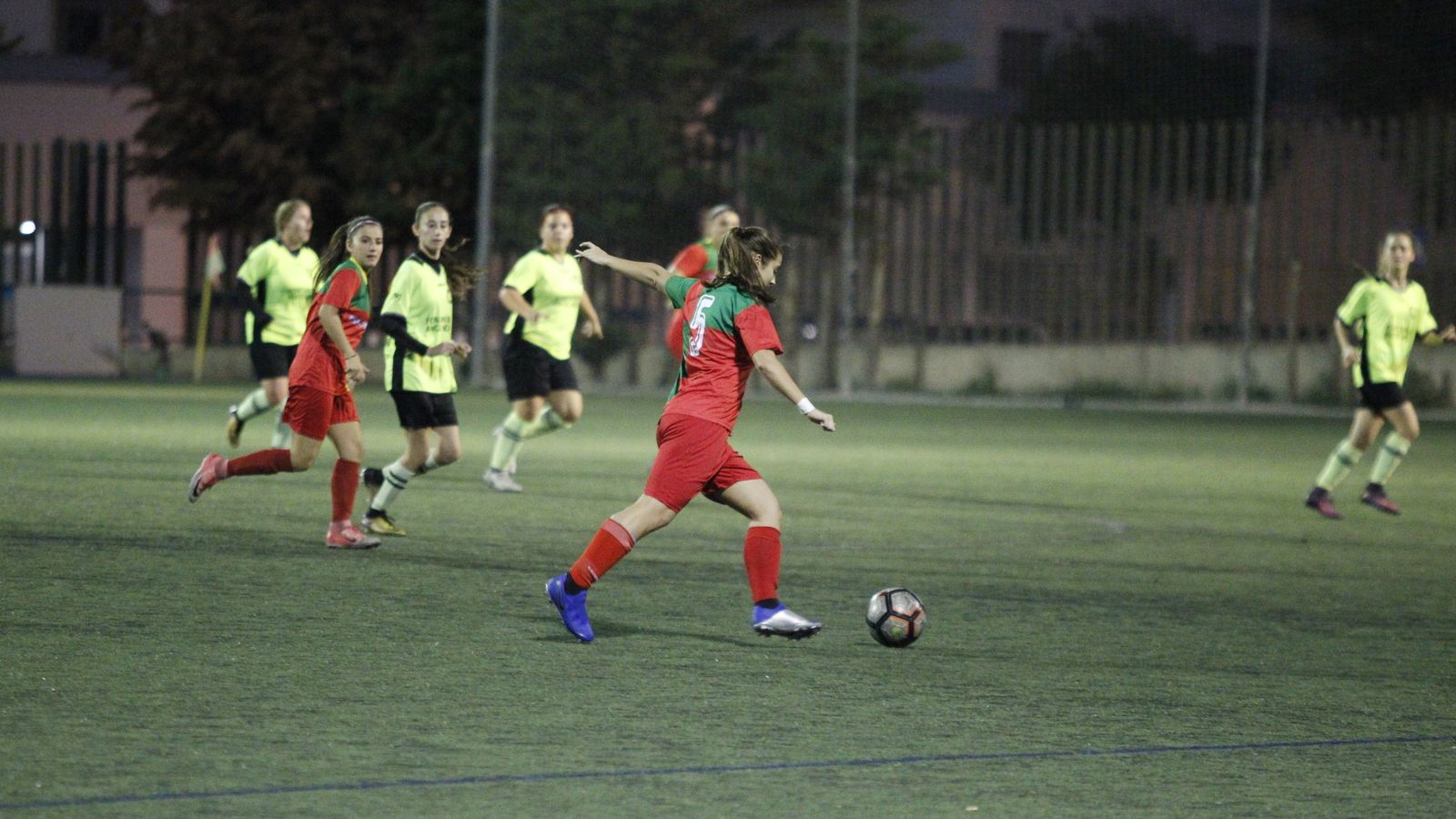Fiesta del fútbol femenino en el Tito Pedro entre el primer y el segundo equipo del Pavía.