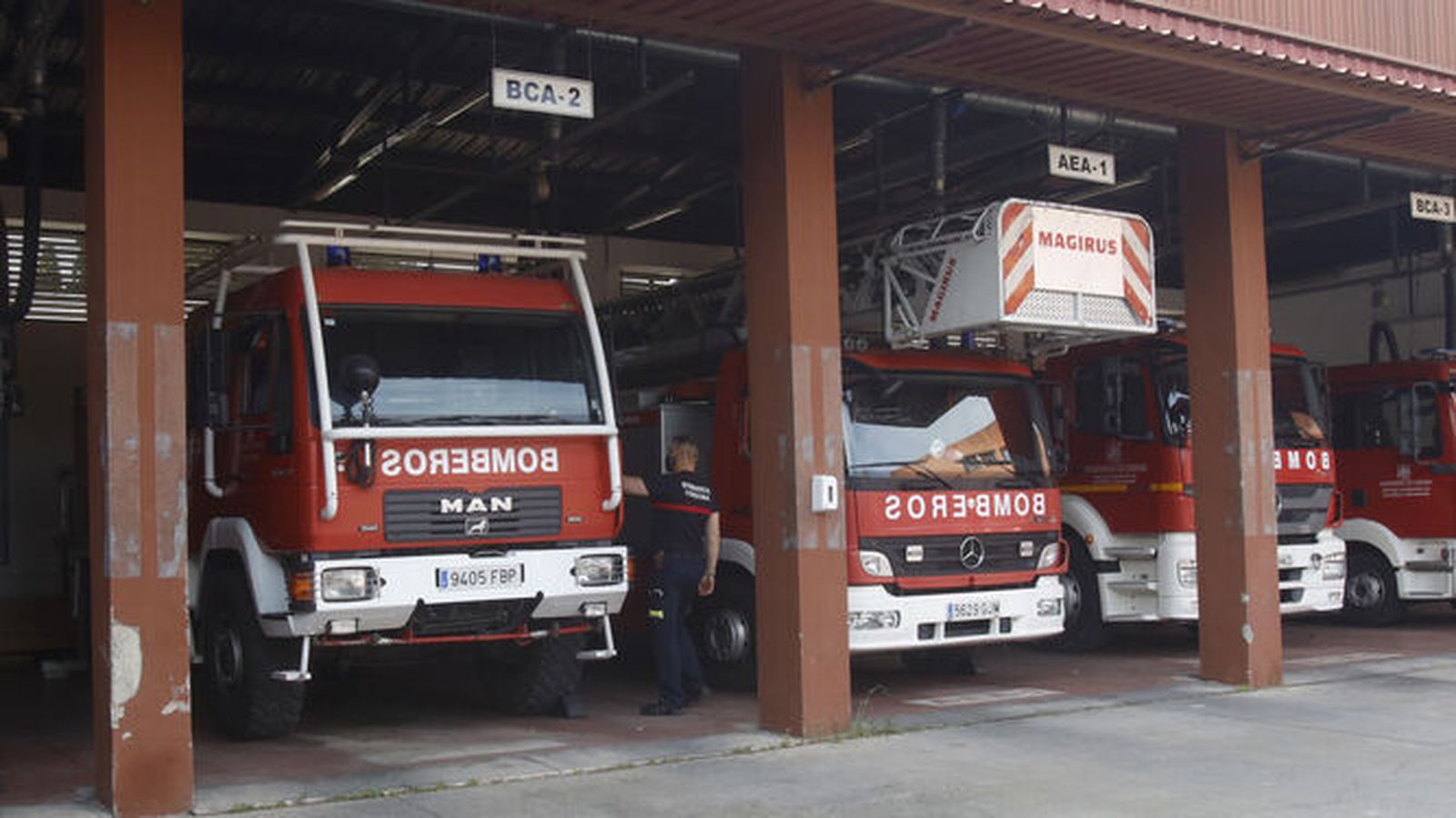 Vehículos en el parque de la Avenida de los Custodios de Córdoba